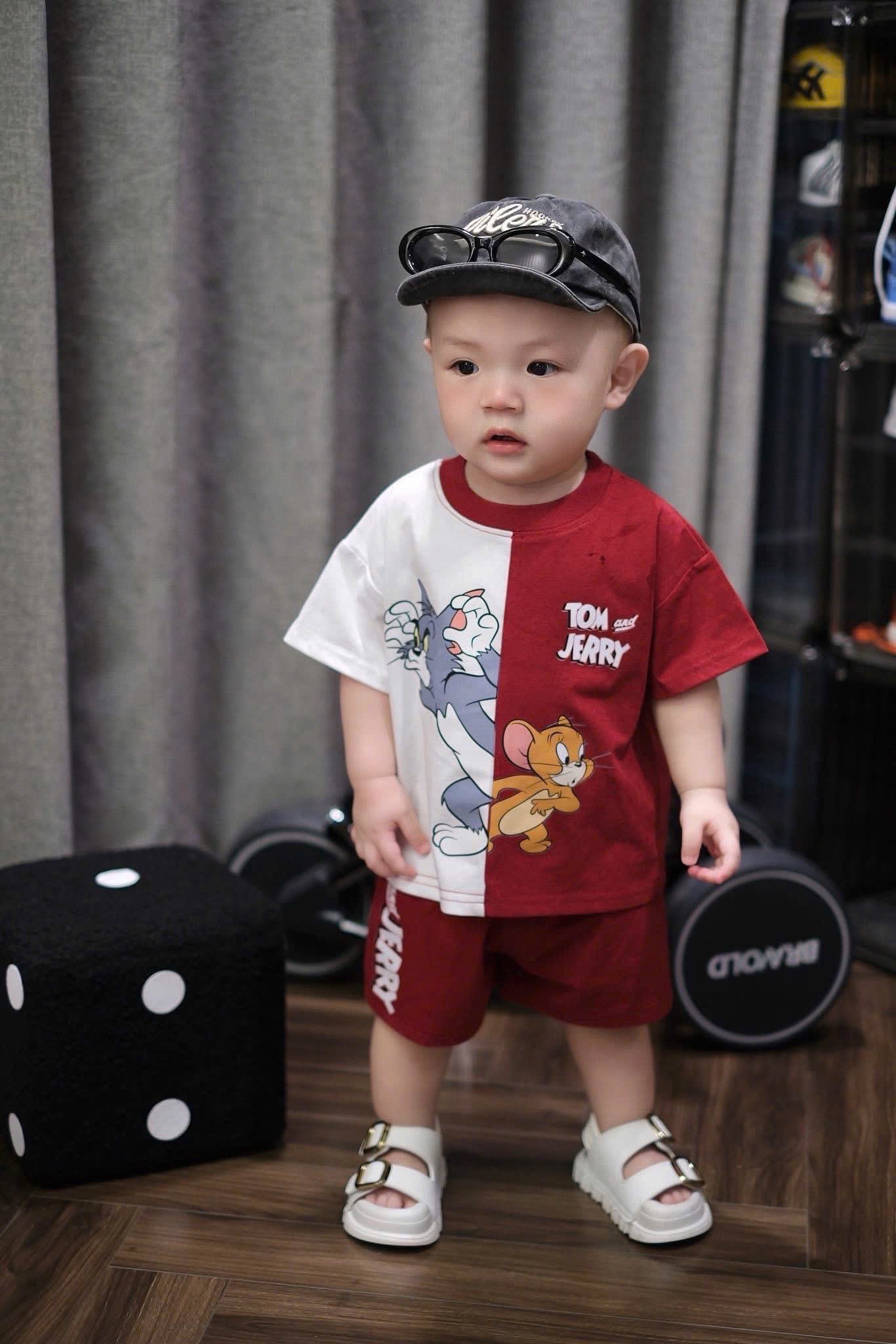 T713 - BỘ ĐÙI BÉ TRAI ÁO TRẮNG PHỐI ĐỎ TOM JERRY