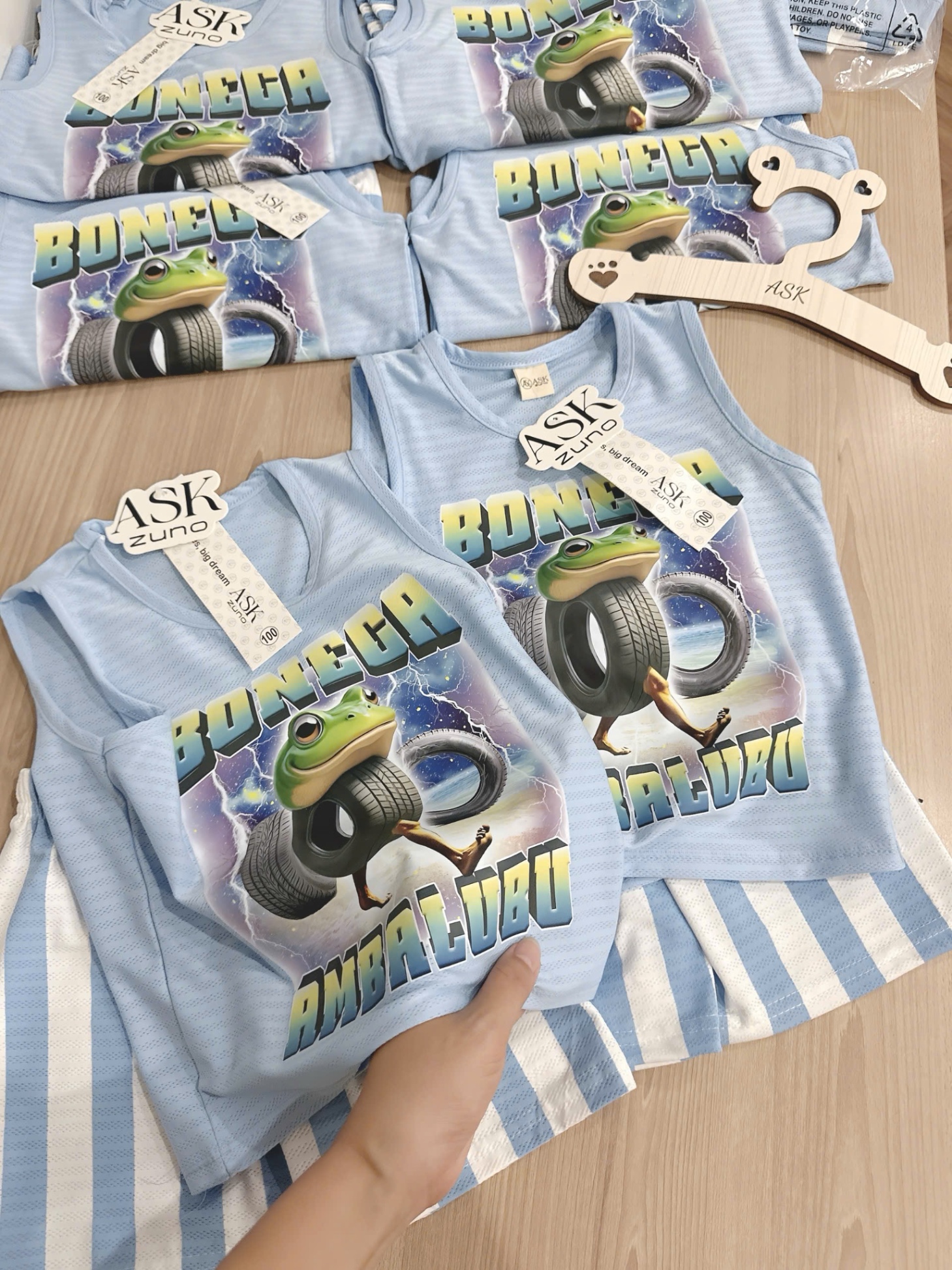 T720 - BỘ ĐÙI BÉ TRAI ÁO BA LỖ XANH BONEGA QUẦN SỌC
