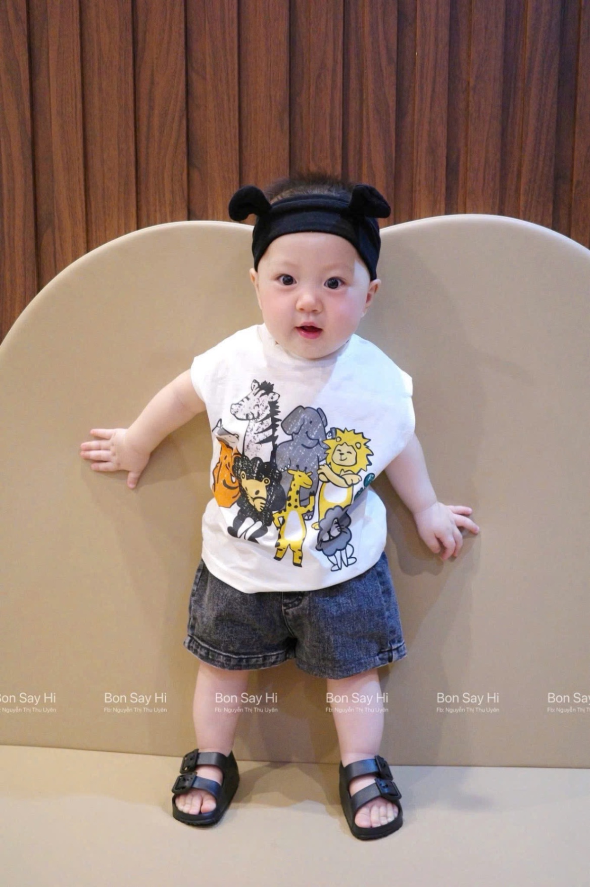 T724 - BỘ ĐÙI BÉ TRAI ÁO TRẮNG SÁT NÁCH THÚ QUẦN BÒ XÁM