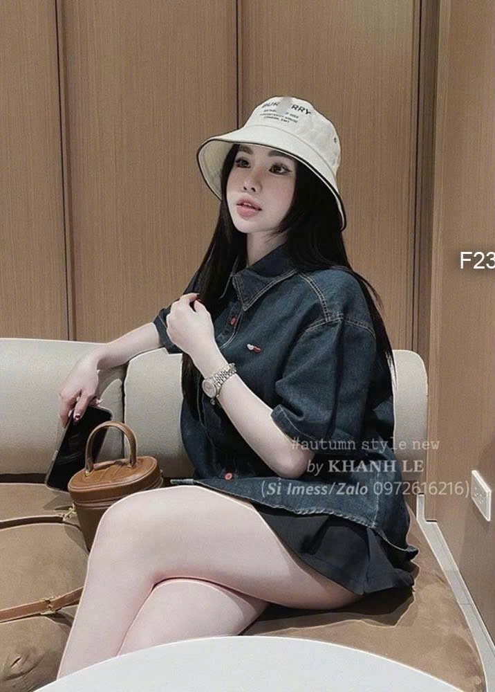 ANU230 - ÁO SƠ MI BÒ NỮ XANH ĐẬM THÊU TIM ĐỎ TRẮNG