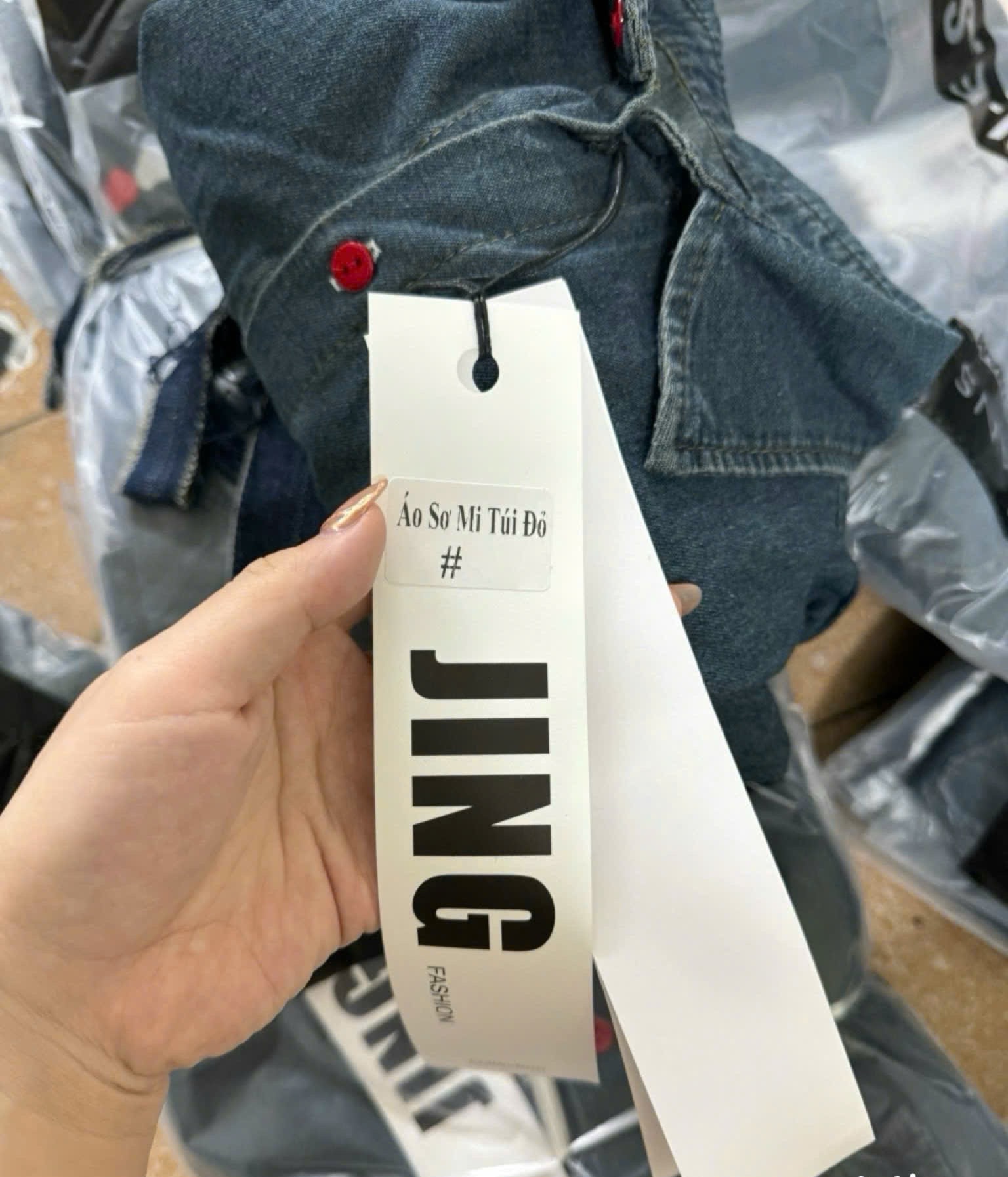 ANU230 - ÁO SƠ MI BÒ NỮ XANH ĐẬM THÊU TIM ĐỎ TRẮNG