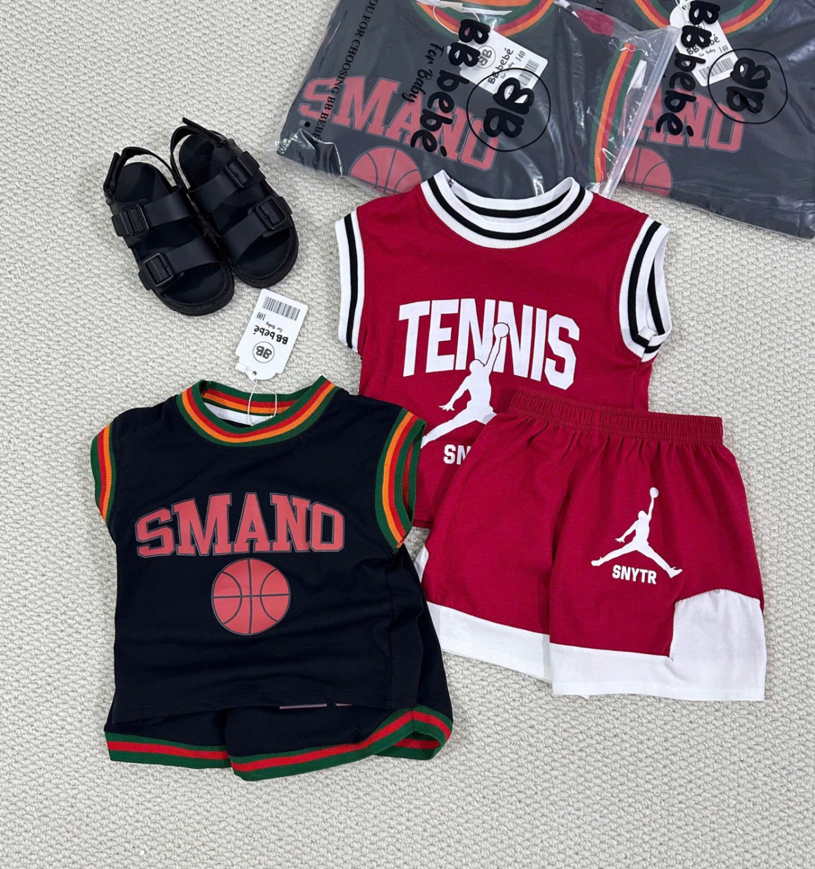 T730 - SET 2 BỘ ĐÙI BÉ TRAI ĐỎ ĐEN CỔ VIỀN TENNIS