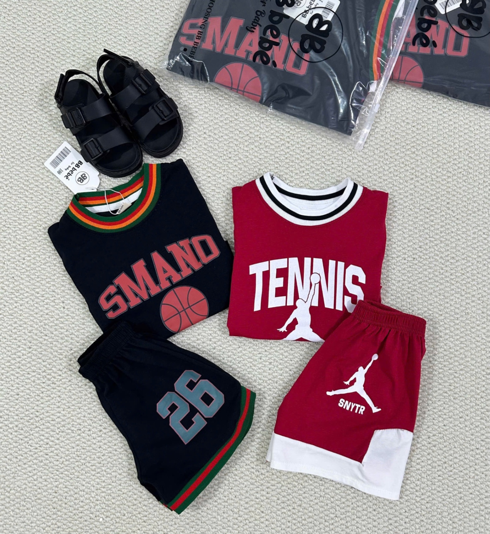 T730 - SET 2 BỘ ĐÙI BÉ TRAI ĐỎ ĐEN CỔ VIỀN TENNIS