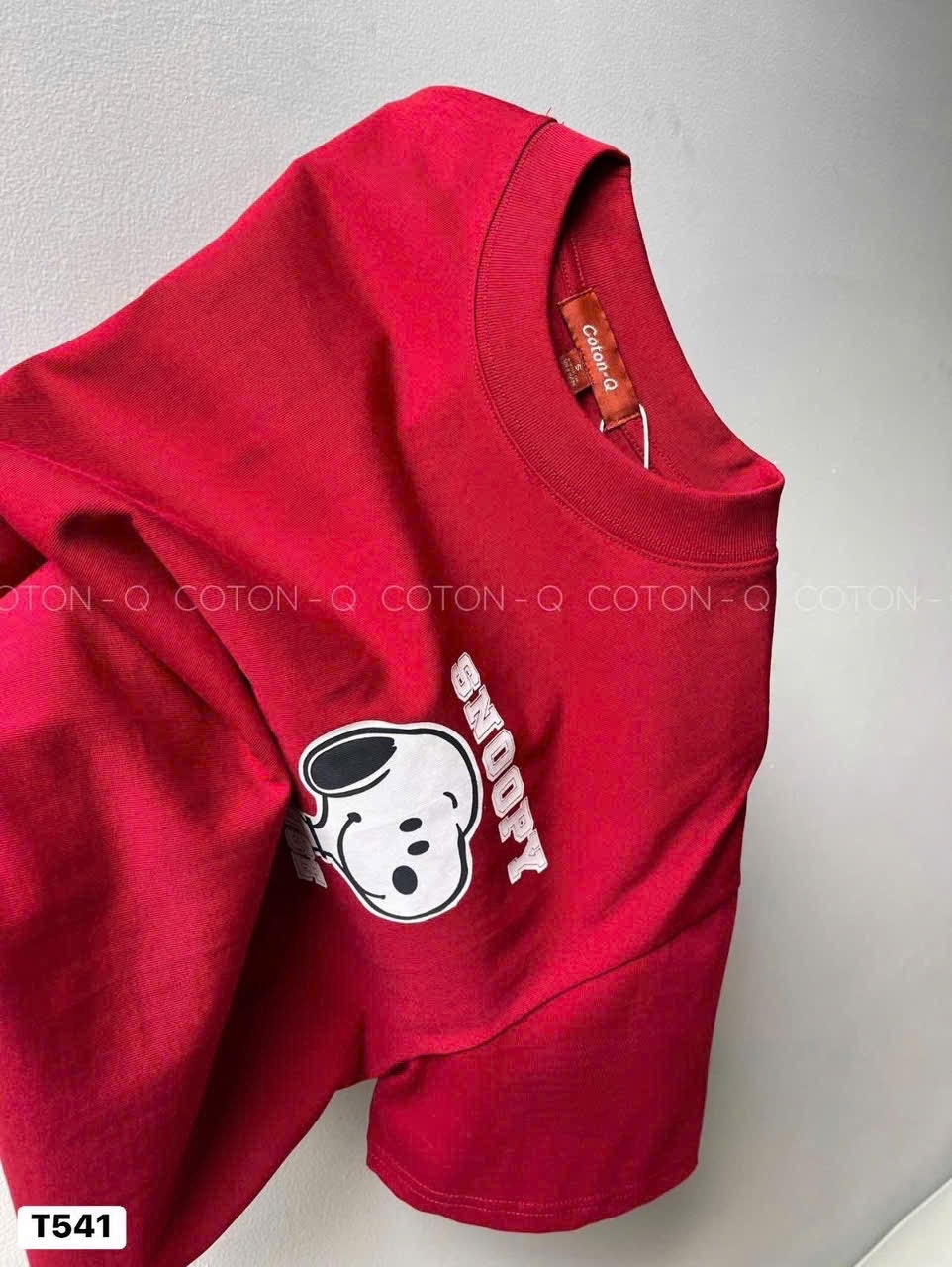 (Hàng chờ) ANU234 - ÁO PHÔNG NỮ ĐỎ SNOOPY CHỮ TRẮNG