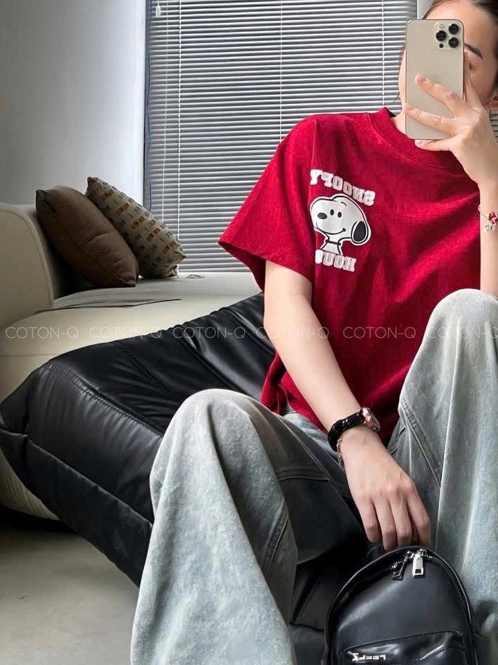 (Hàng chờ) ANU234 - ÁO PHÔNG NỮ ĐỎ SNOOPY CHỮ TRẮNG