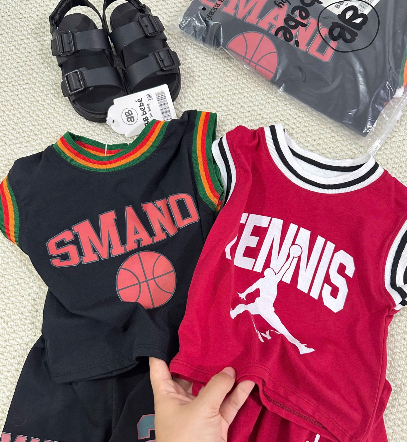 T730 - SET 2 BỘ ĐÙI BÉ TRAI ĐỎ ĐEN CỔ VIỀN TENNIS
