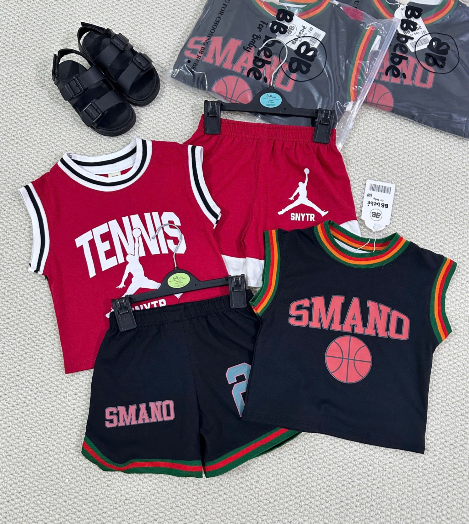 T730 - SET 2 BỘ ĐÙI BÉ TRAI ĐỎ ĐEN CỔ VIỀN TENNIS