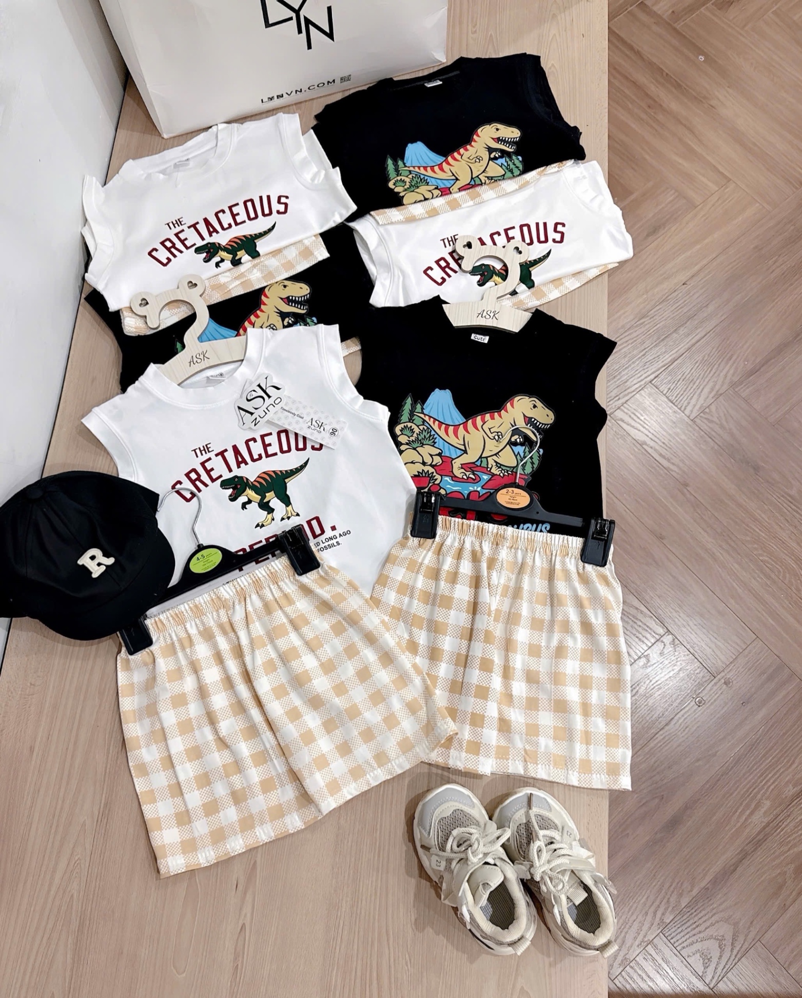T733 - SET 2 BỘ ĐÙI BÉ TRAI BA LỖ KHỦNG LONG CRETA QUẦN KẺ