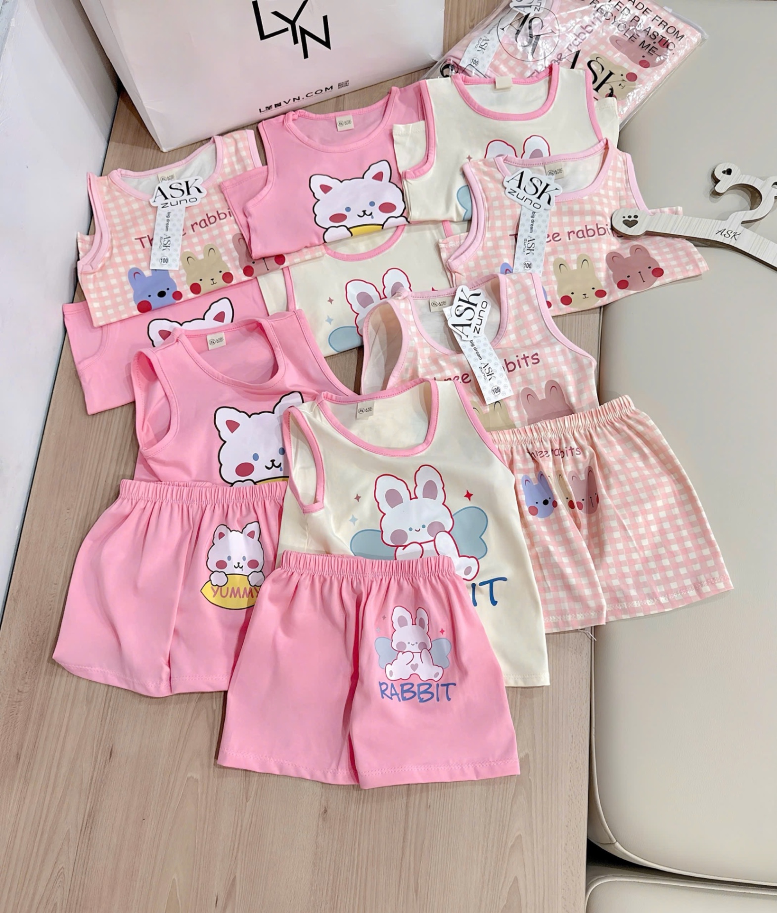 G633 - SET 3 BỘ ĐÙI BÉ GÁI BA LỖ THỎ hồng be