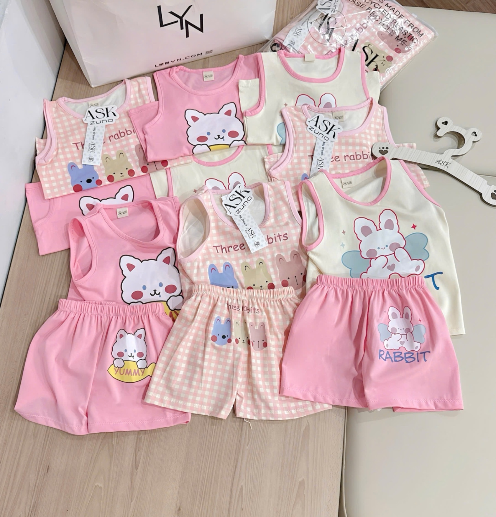 G633 - SET 3 BỘ ĐÙI BÉ GÁI BA LỖ THỎ hồng be