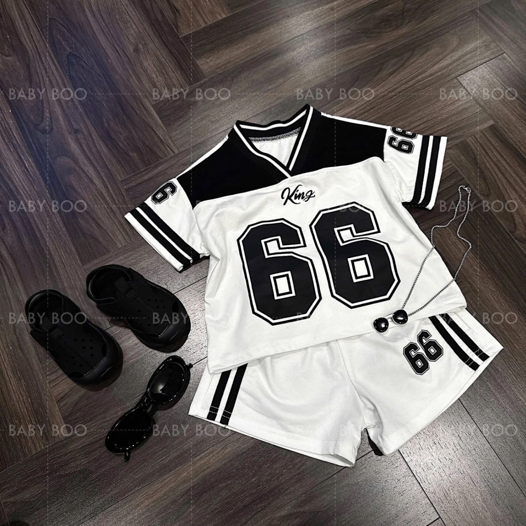 T742 - SET 2 BỘ ĐÙI BÉ TRAI CỔ V PHỐI ĐEN TRẮNG 66