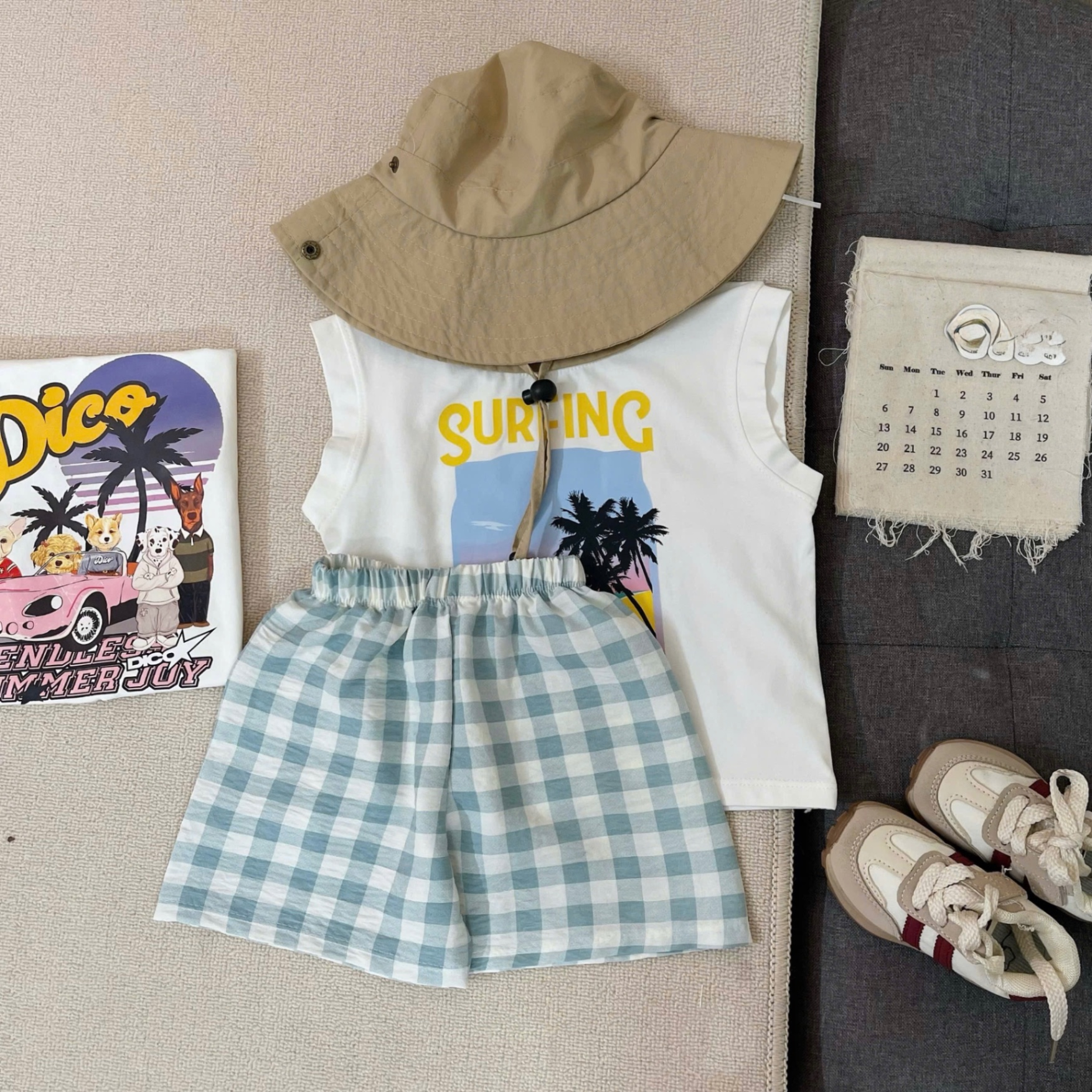 T737 - SET 2 BỘ ĐÙI BÉ TRAI BA LỖ TRẮNG CÂY DỪA SURFING