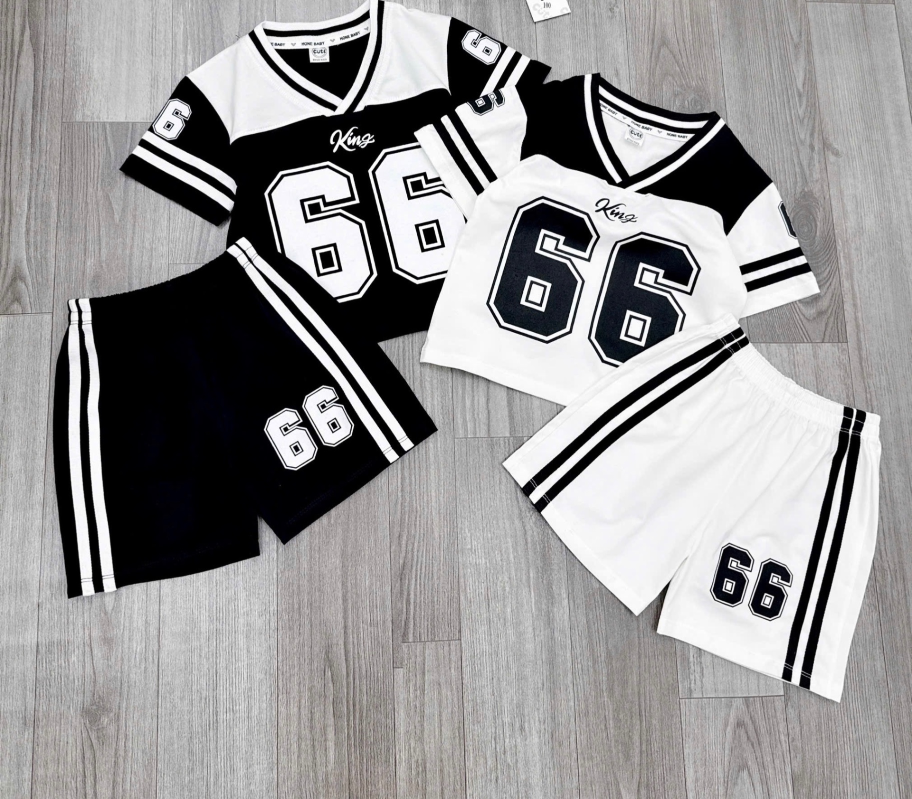 T742 - SET 2 BỘ ĐÙI BÉ TRAI CỔ V PHỐI ĐEN TRẮNG 66