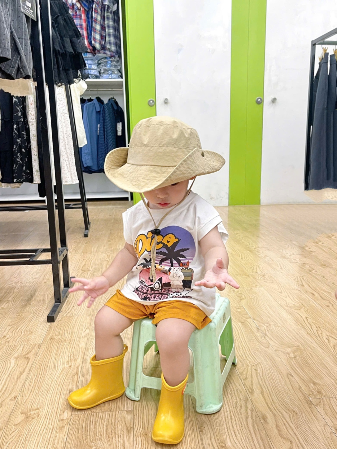 T737 - SET 2 BỘ ĐÙI BÉ TRAI BA LỖ TRẮNG CÂY DỪA SURFING