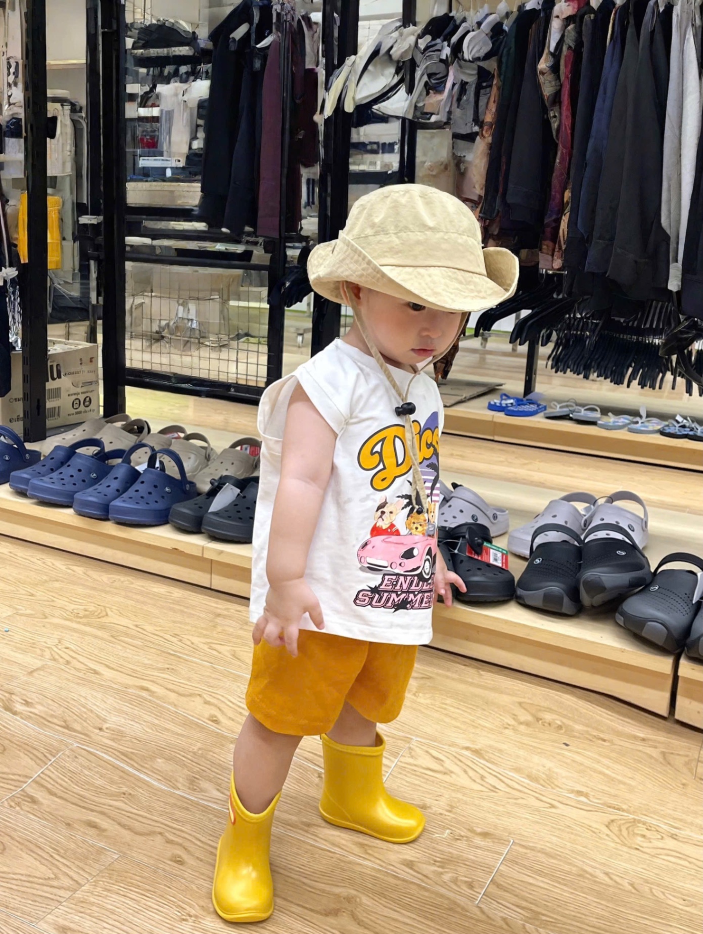 T737 - SET 2 BỘ ĐÙI BÉ TRAI BA LỖ TRẮNG CÂY DỪA SURFING