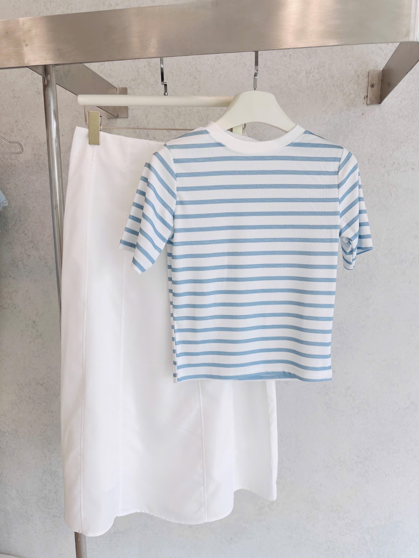 S066 - SET ÁO XANH KẺ NGANG CVAY TRẮNG DÀI