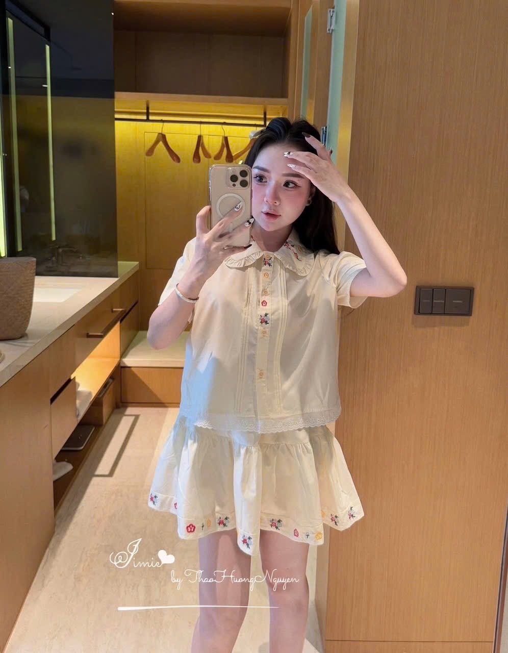 (hàng chờ) S078 - SET ÁO SƠ MI BE CỔ BÈO CVAY XẾP LI THÊU HOA
