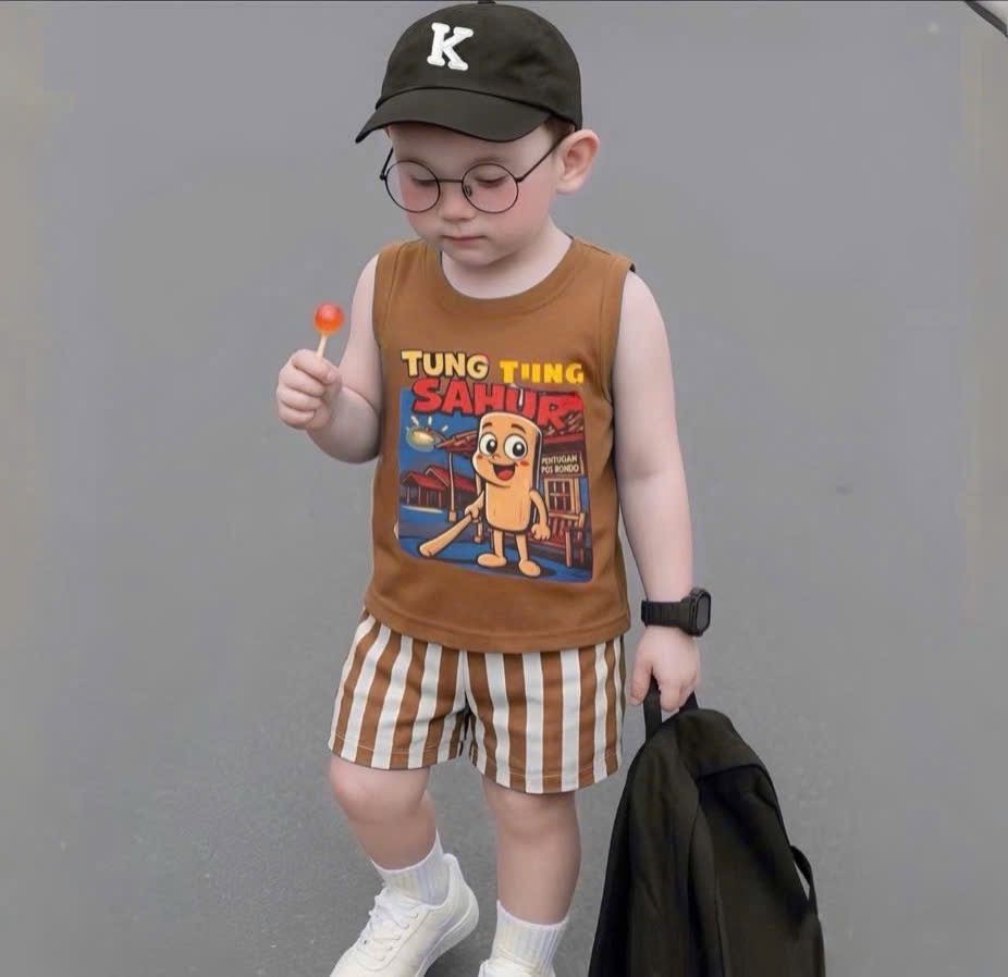 T749 - BỘ ĐÙI BÉ TRAI ÁO NÂU TUNG TUNG QUẦN SỌC