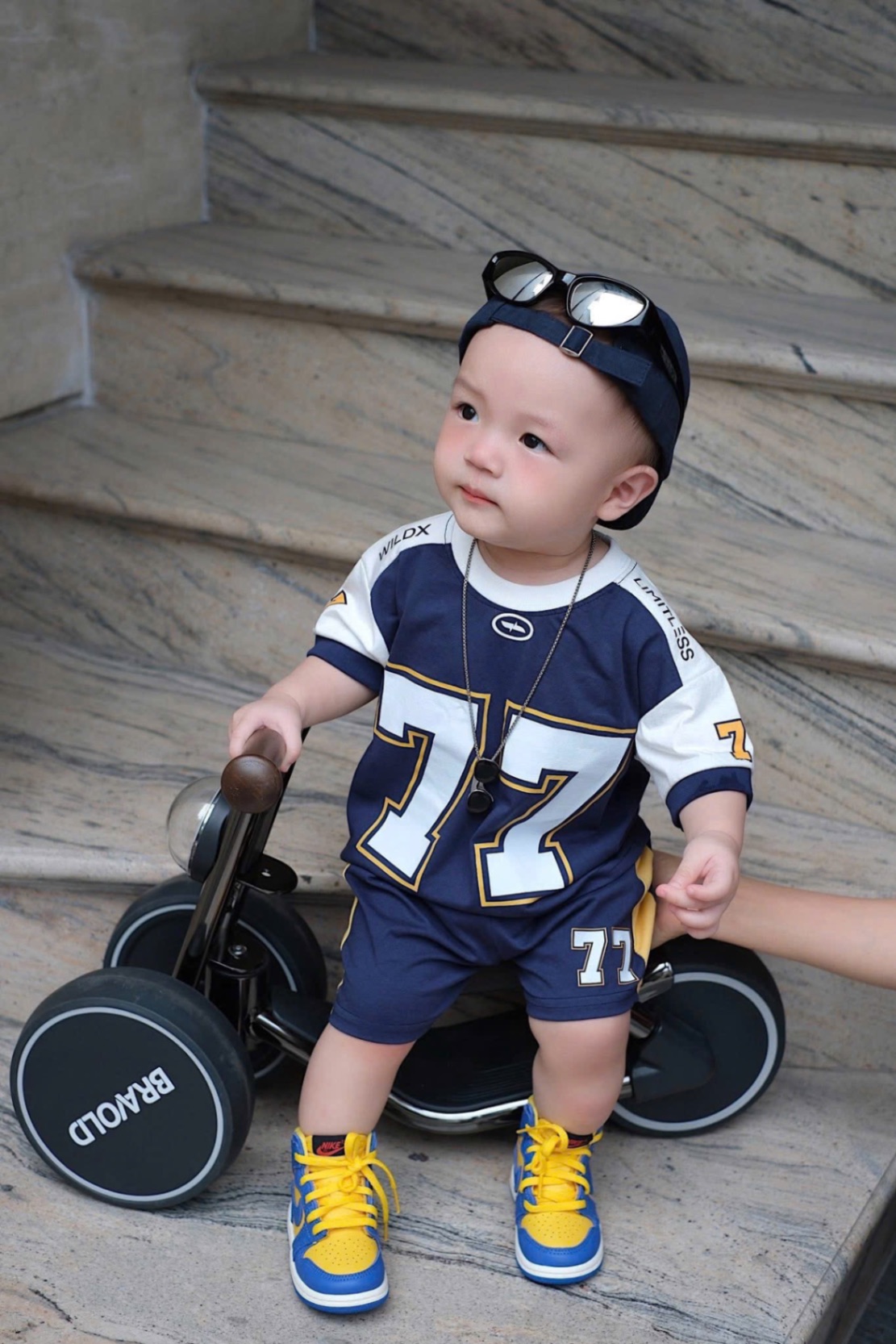 T752 - BỘ ĐÙI BÉ TRAI THAN TAY TRẮNG SỐ 77