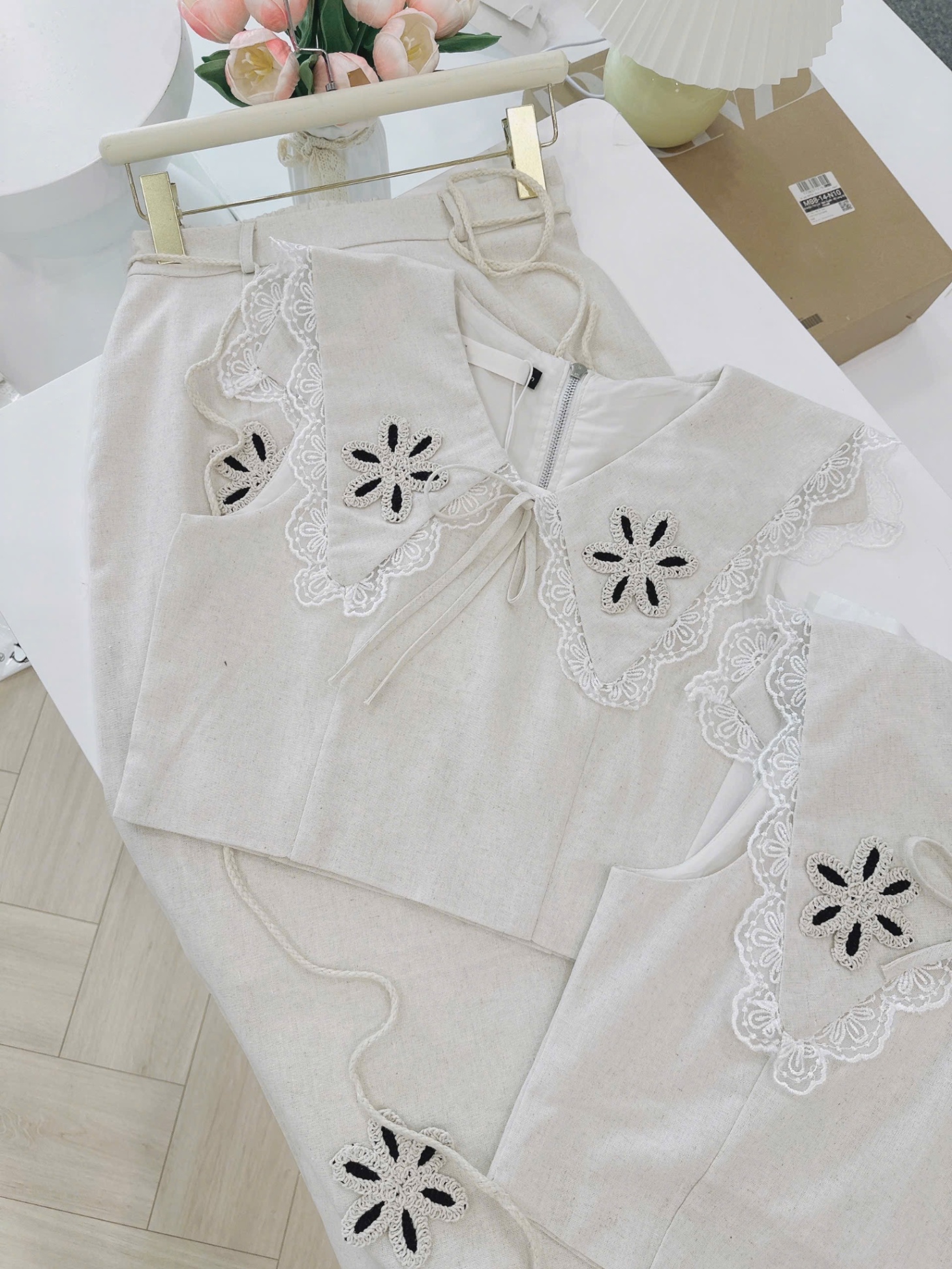 S093 - SET LIEN CỔ REN THÊU HOA NỔI CVAY XẺ