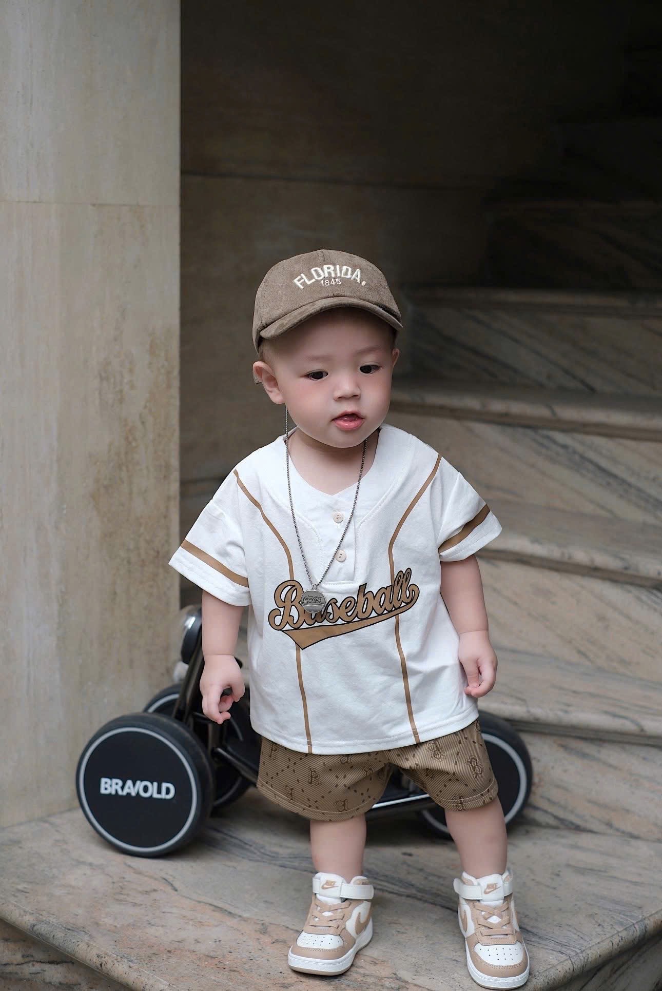 T745 - BỘ ĐÙI BÉ TRAI CỔ CÚC TRẮNG PHỐI NÂU Baseball