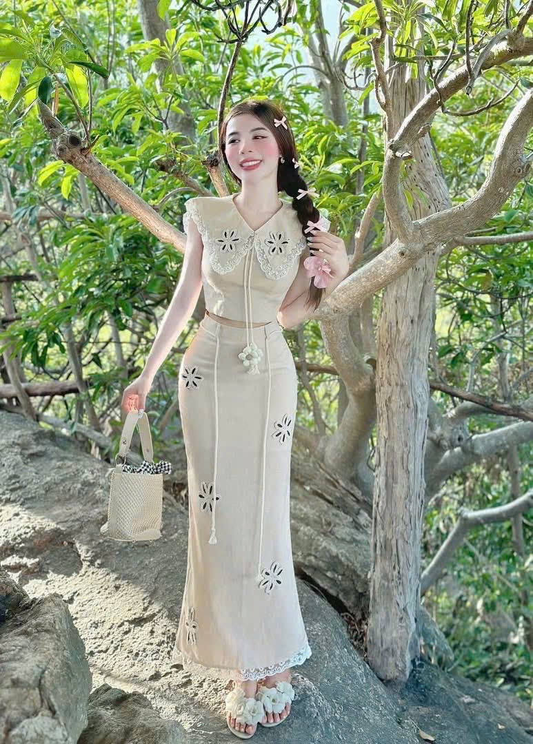 S093 - SET LIEN CỔ REN THÊU HOA NỔI CVAY XẺ