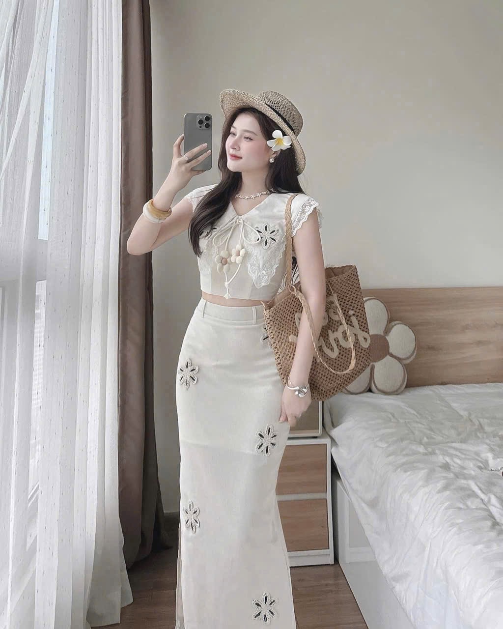 S093 - SET LIEN CỔ REN THÊU HOA NỔI CVAY XẺ