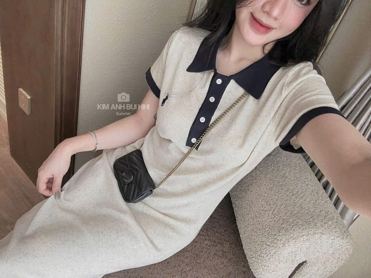 (hàng chờ) V479 - VÁY POLO SUÔNG GHI TIÊU CỔ ĐEN THÊU KỊ SĨ
