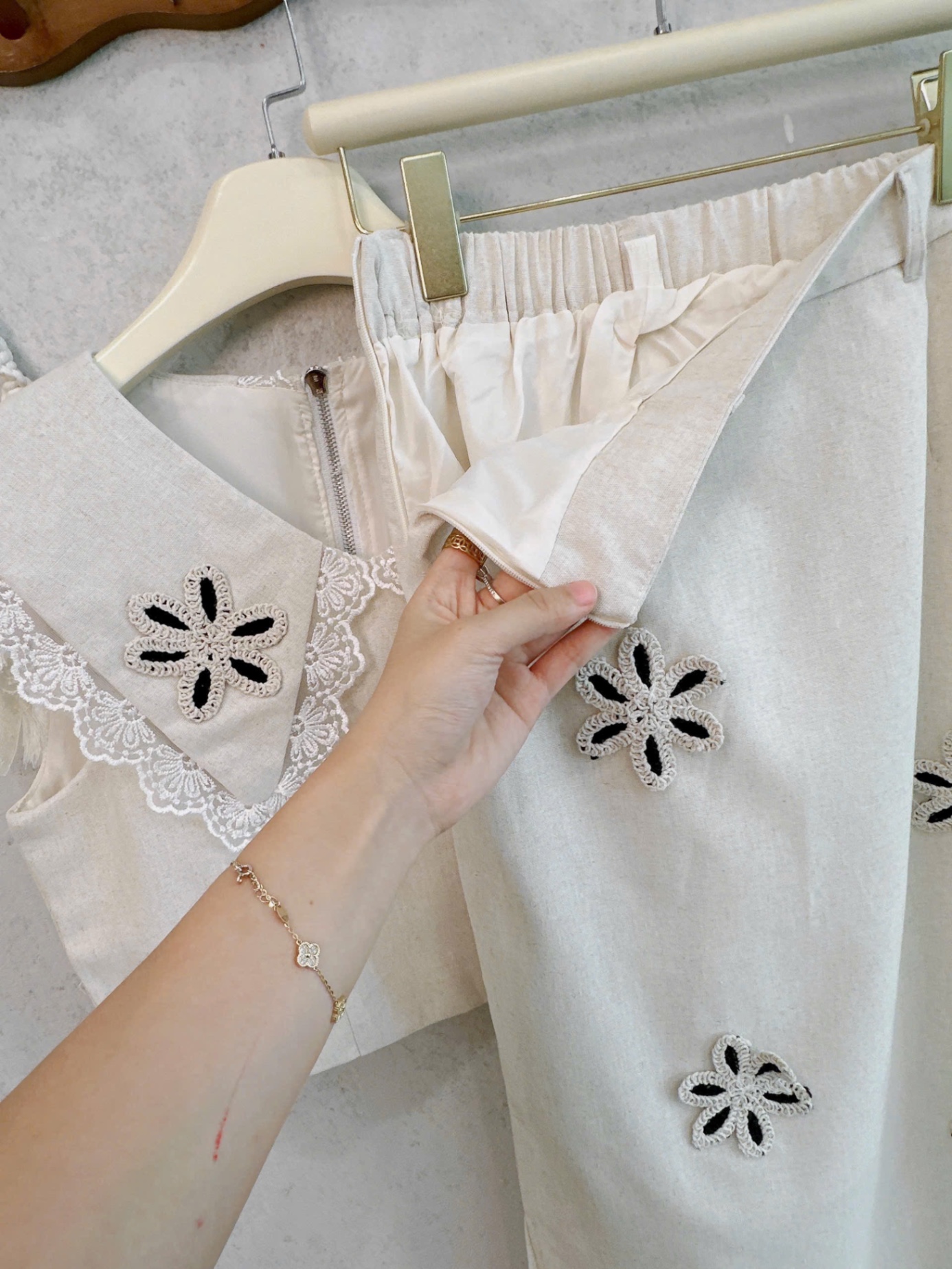 S093 - SET LIEN CỔ REN THÊU HOA NỔI CVAY XẺ