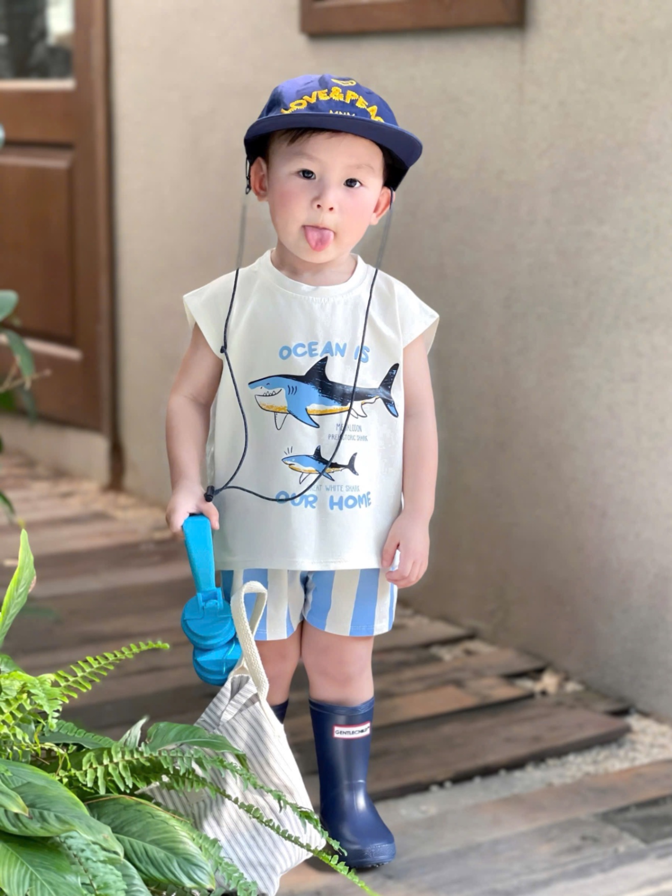 T754 - BỘ ĐÙI BÉ TRAI ÁO TRẮNG CÁ MẬP OCEAN QUẦN SỌC