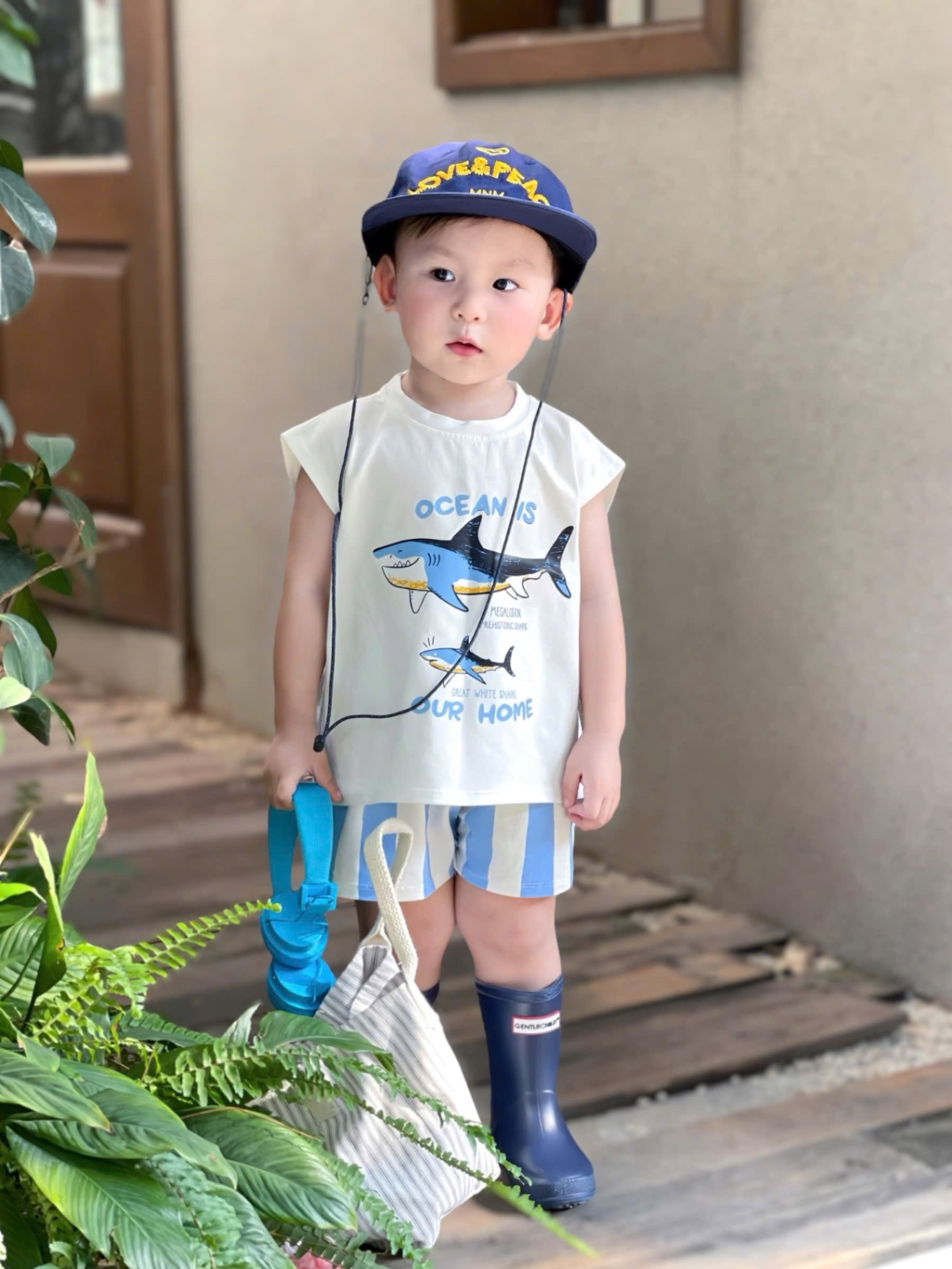 T754 - BỘ ĐÙI BÉ TRAI ÁO TRẮNG CÁ MẬP OCEAN QUẦN SỌC