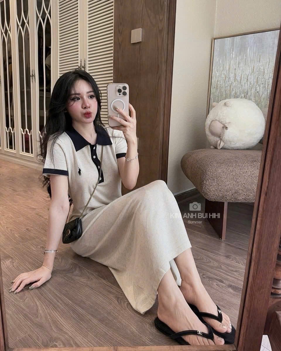 (hàng chờ) V479 - VÁY POLO SUÔNG GHI TIÊU CỔ ĐEN THÊU KỊ SĨ