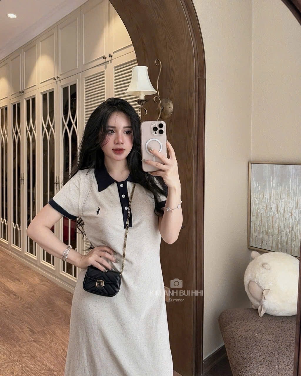 (hàng chờ) V479 - VÁY POLO SUÔNG GHI TIÊU CỔ ĐEN THÊU KỊ SĨ