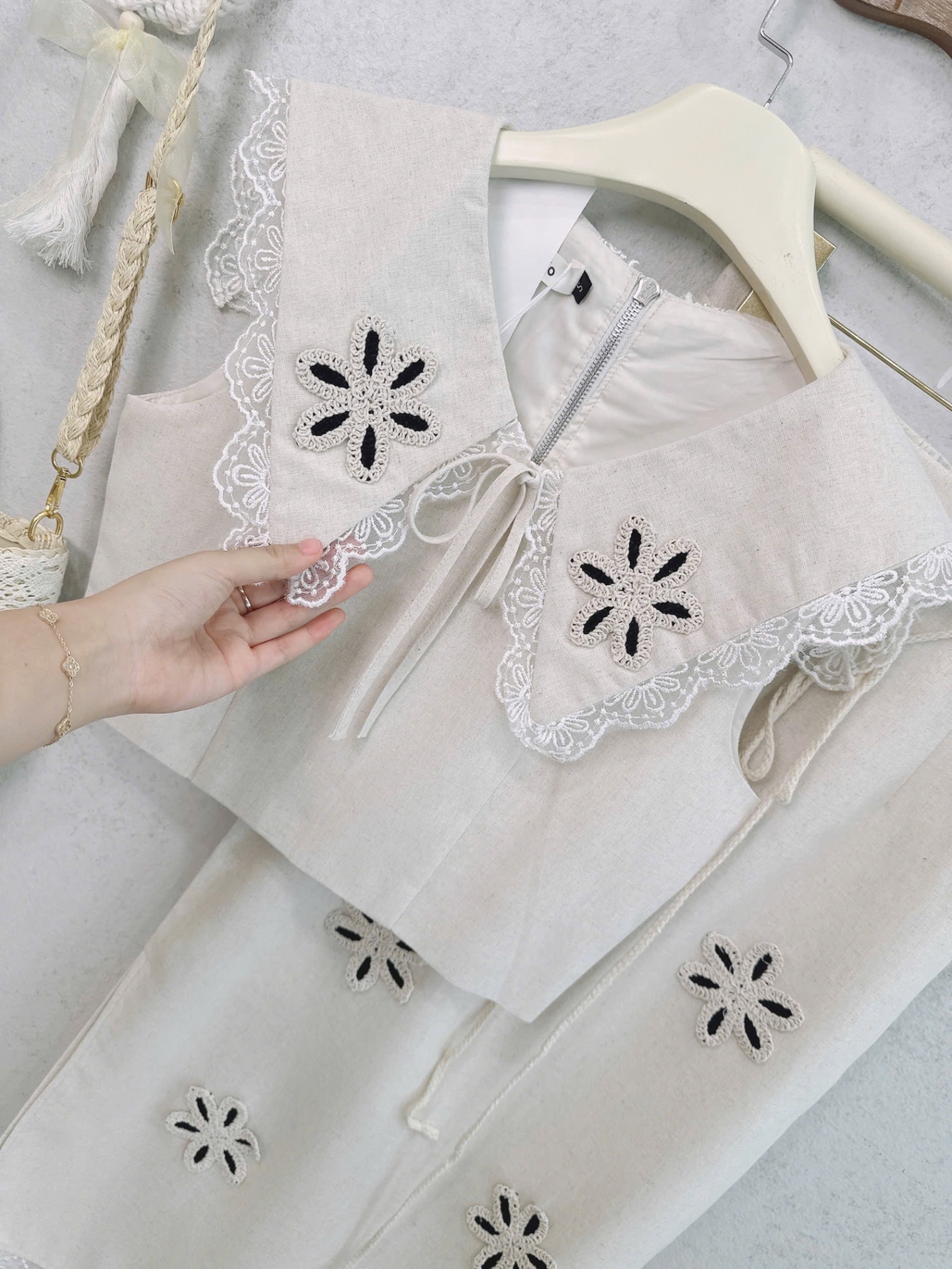 S093 - SET LIEN CỔ REN THÊU HOA NỔI CVAY XẺ