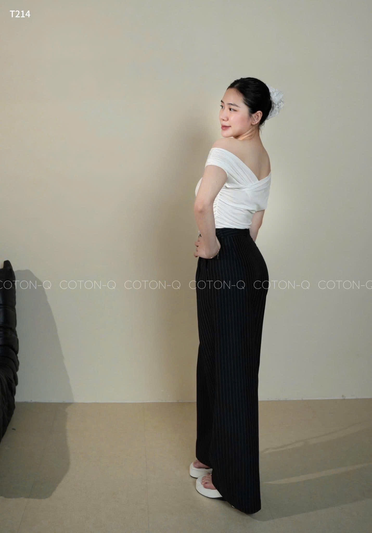 QNU608 - QUẦN VẢI SUÔNG ĐEN SỌC TRẮNG NHỎ