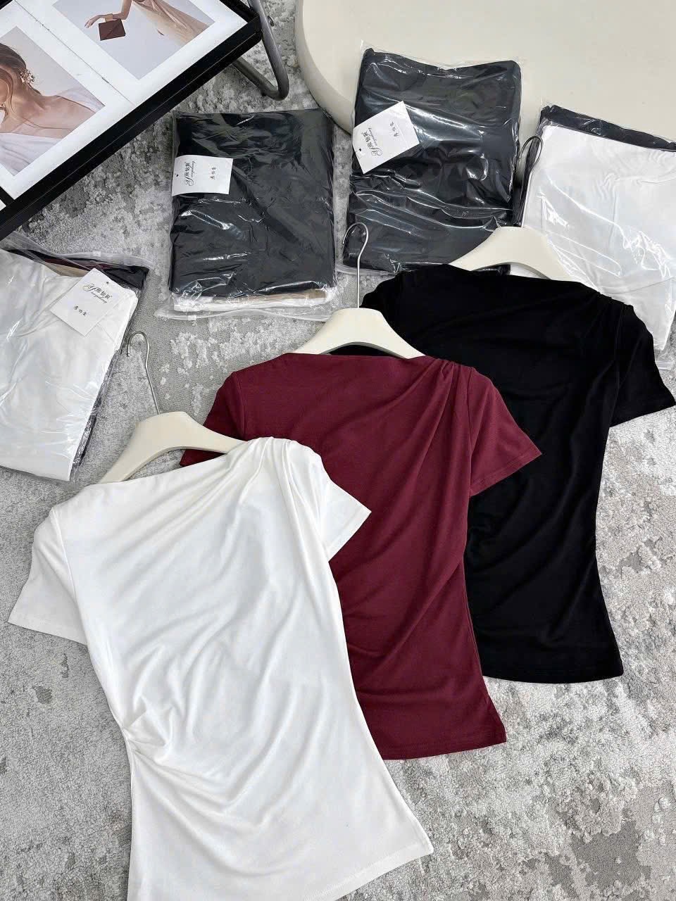 ANU251 - SET 3 ÁO ZIP TRỄ DÚM VAI đen đỏ trắng