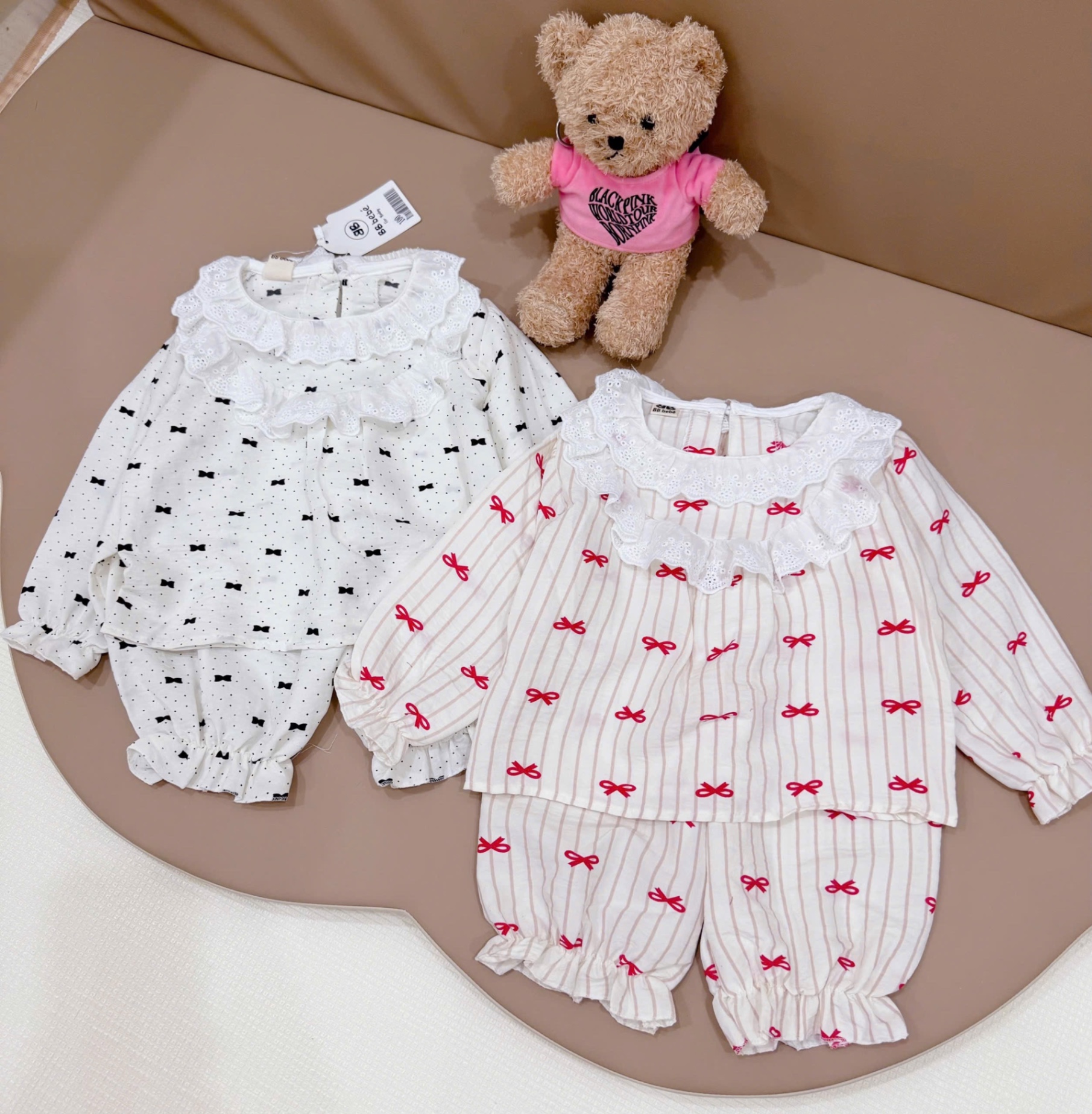 G654 - SET 2 BỘ ĐŨI BÉ GÁI DÀI TAY CỔ REN HÌNH NƠ