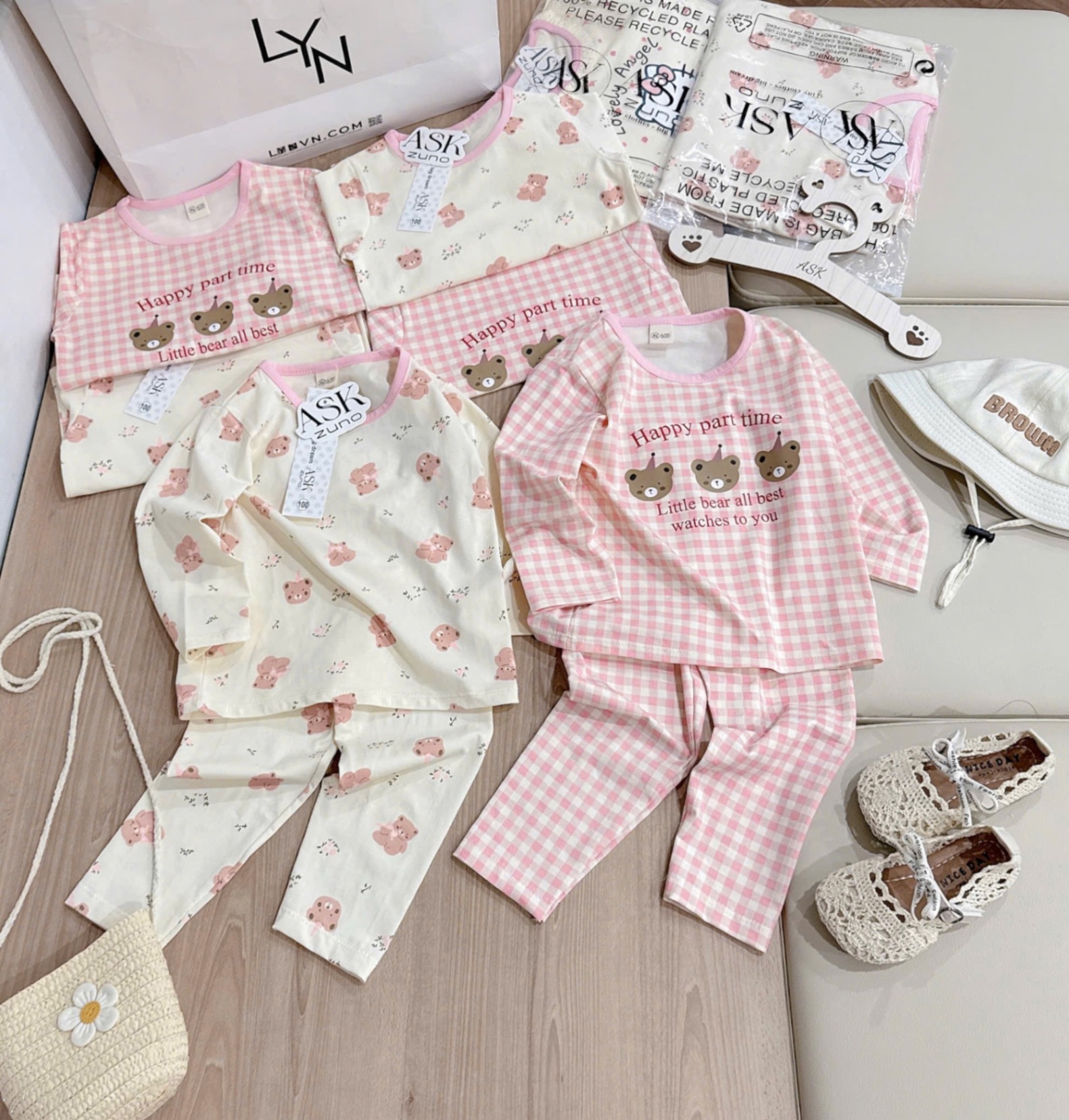 G655 - SET 2 BỘ BÉ GÁI DÀI TAY GẤU Happy be hồng kẻ