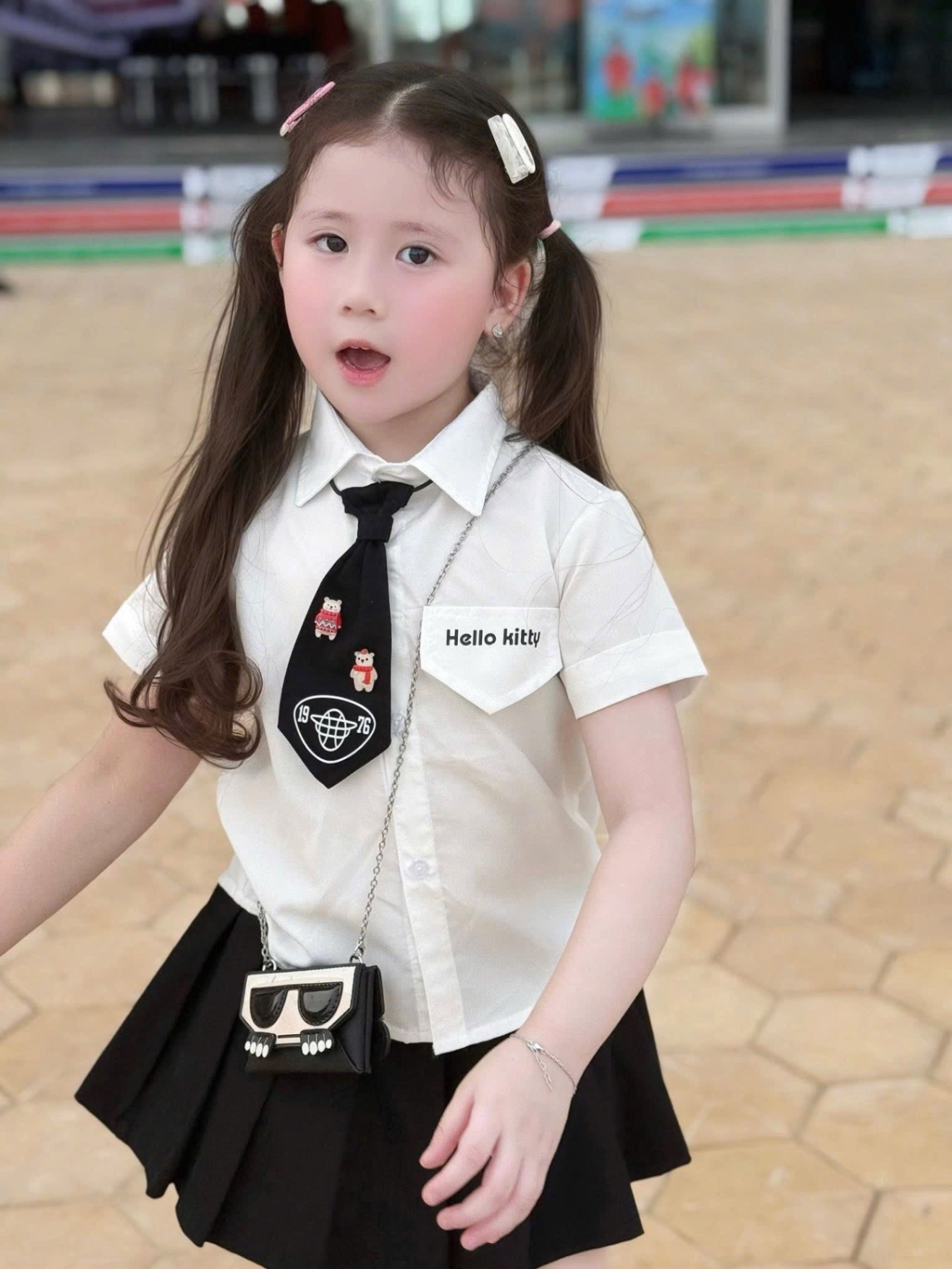 G652 - SET BÉ GÁI ÁO TRẮNG KITTY CÀ VẠT CVAY ĐEN
