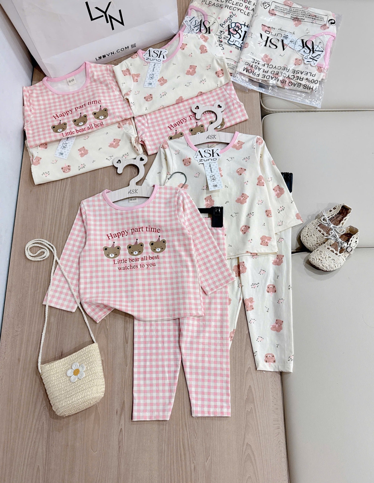 G655 - SET 2 BỘ BÉ GÁI DÀI TAY GẤU Happy be hồng kẻ