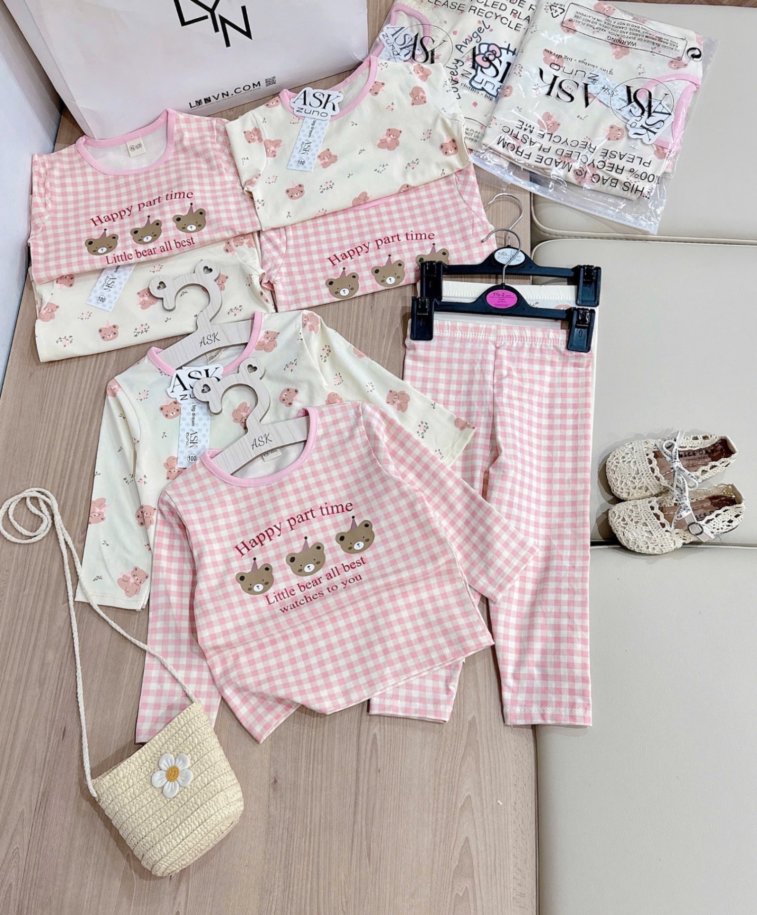 G655 - SET 2 BỘ BÉ GÁI DÀI TAY GẤU Happy be hồng kẻ