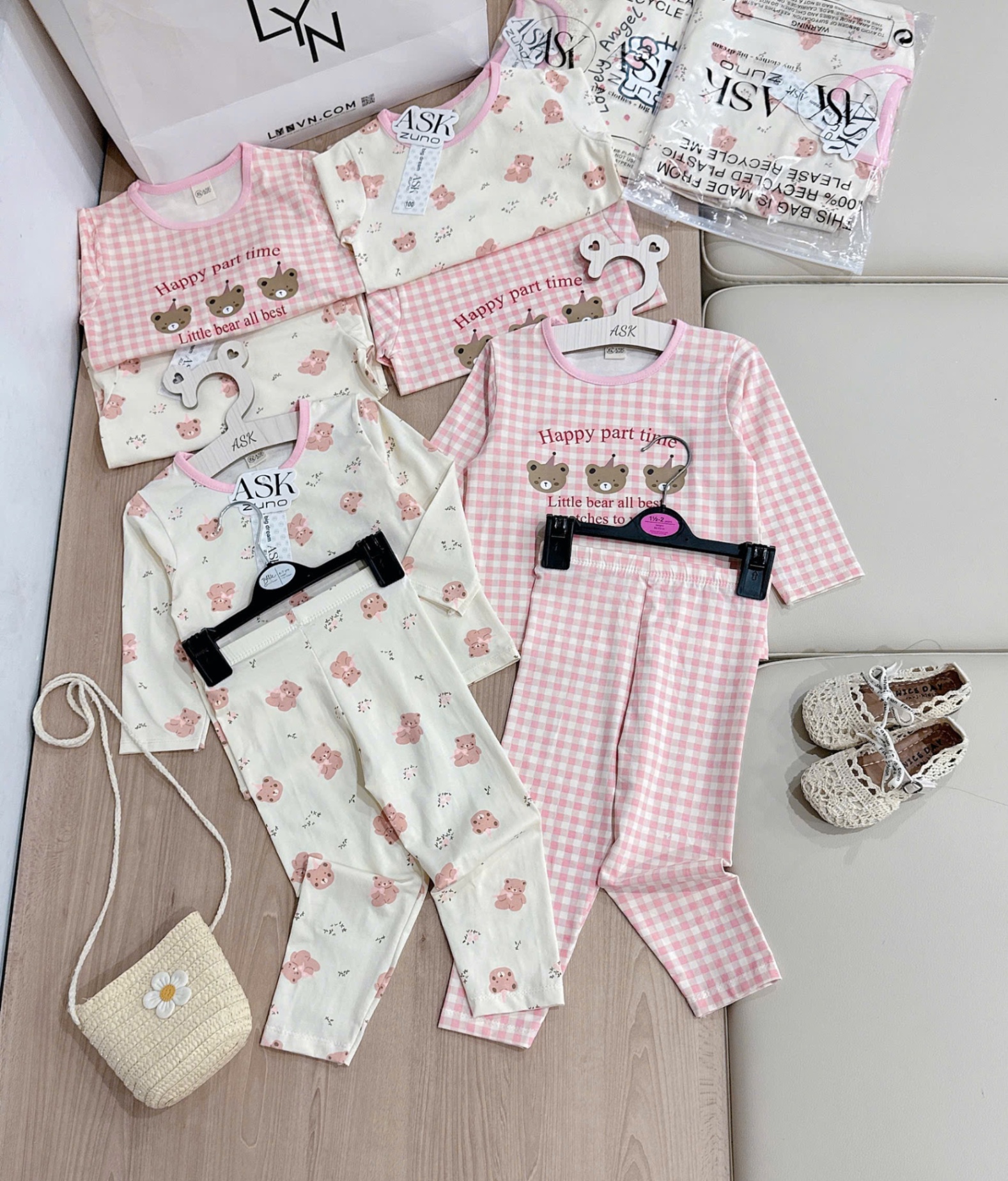 G655 - SET 2 BỘ BÉ GÁI DÀI TAY GẤU Happy be hồng kẻ