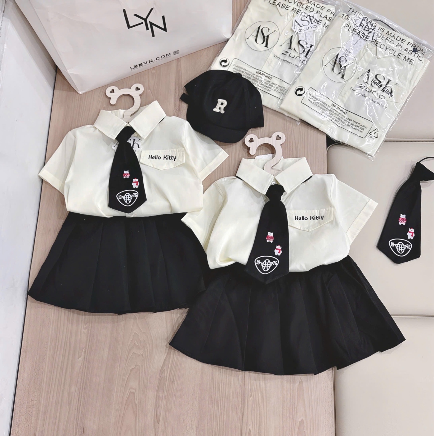 G652 - SET BÉ GÁI ÁO TRẮNG KITTY CÀ VẠT CVAY ĐEN