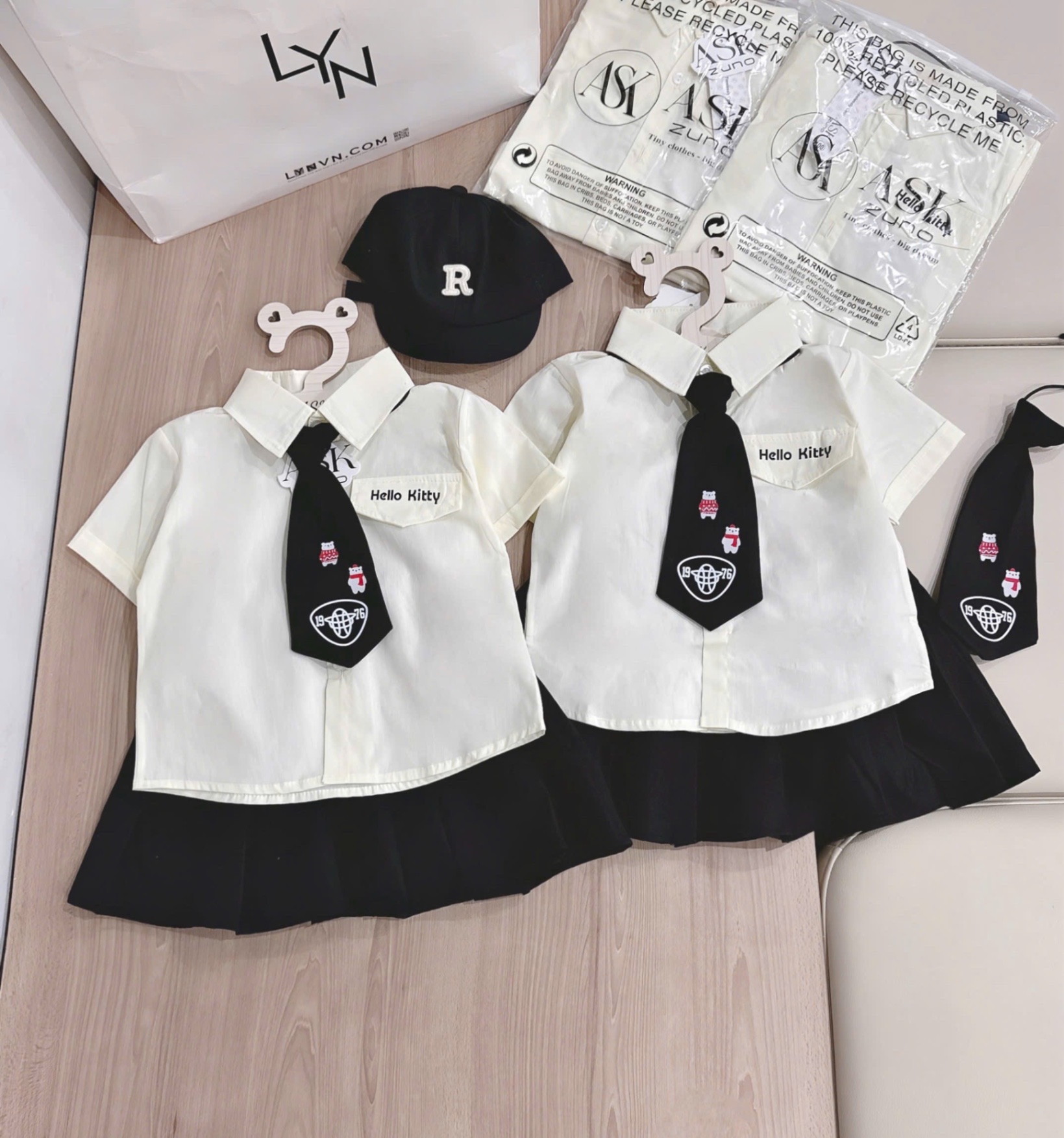 G652 - SET BÉ GÁI ÁO TRẮNG KITTY CÀ VẠT CVAY ĐEN