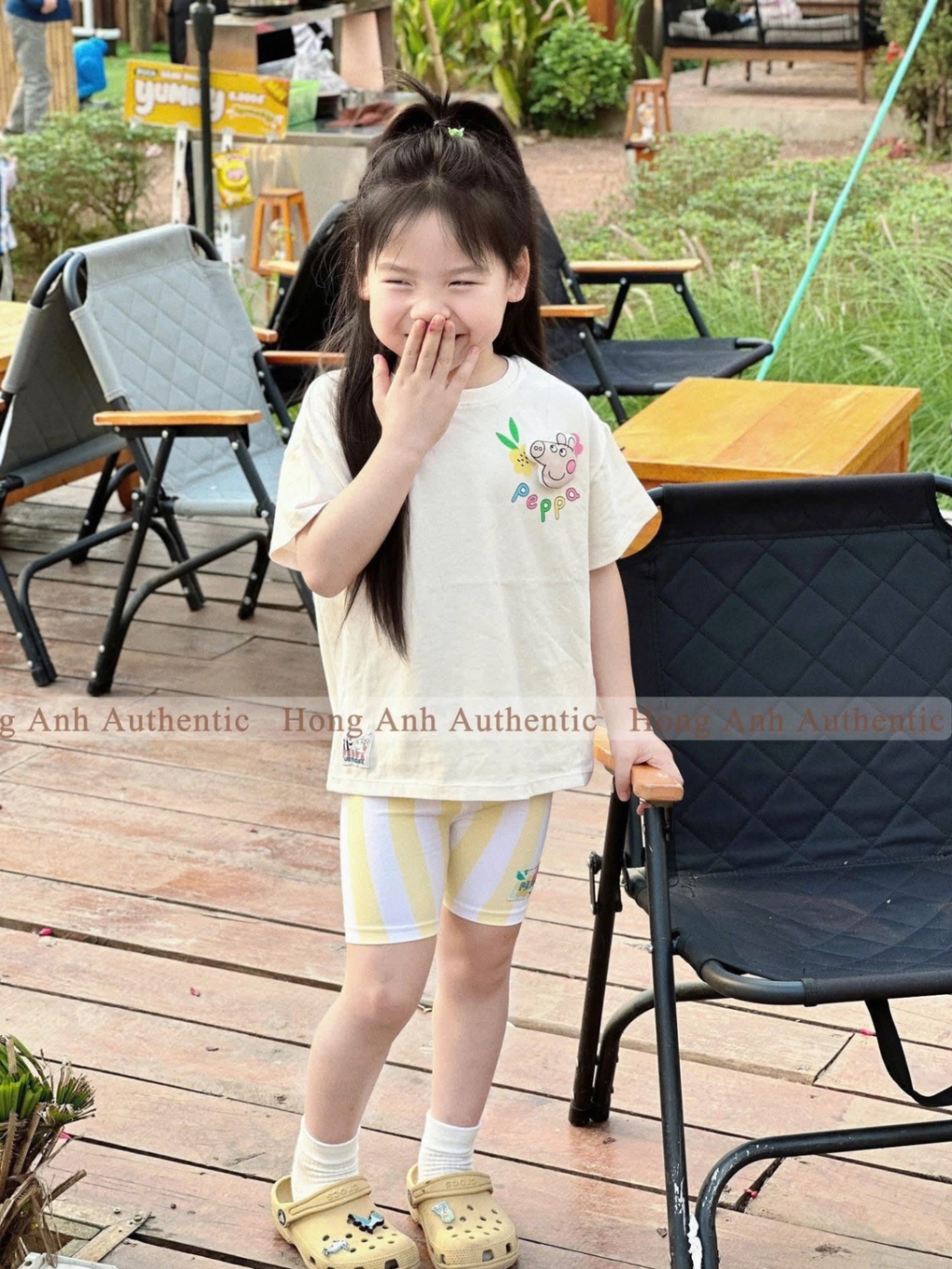 G657 - BỘ BÉ GÁI ÁO BE HEO PEPPA QUẦN SỌC VÀNG
