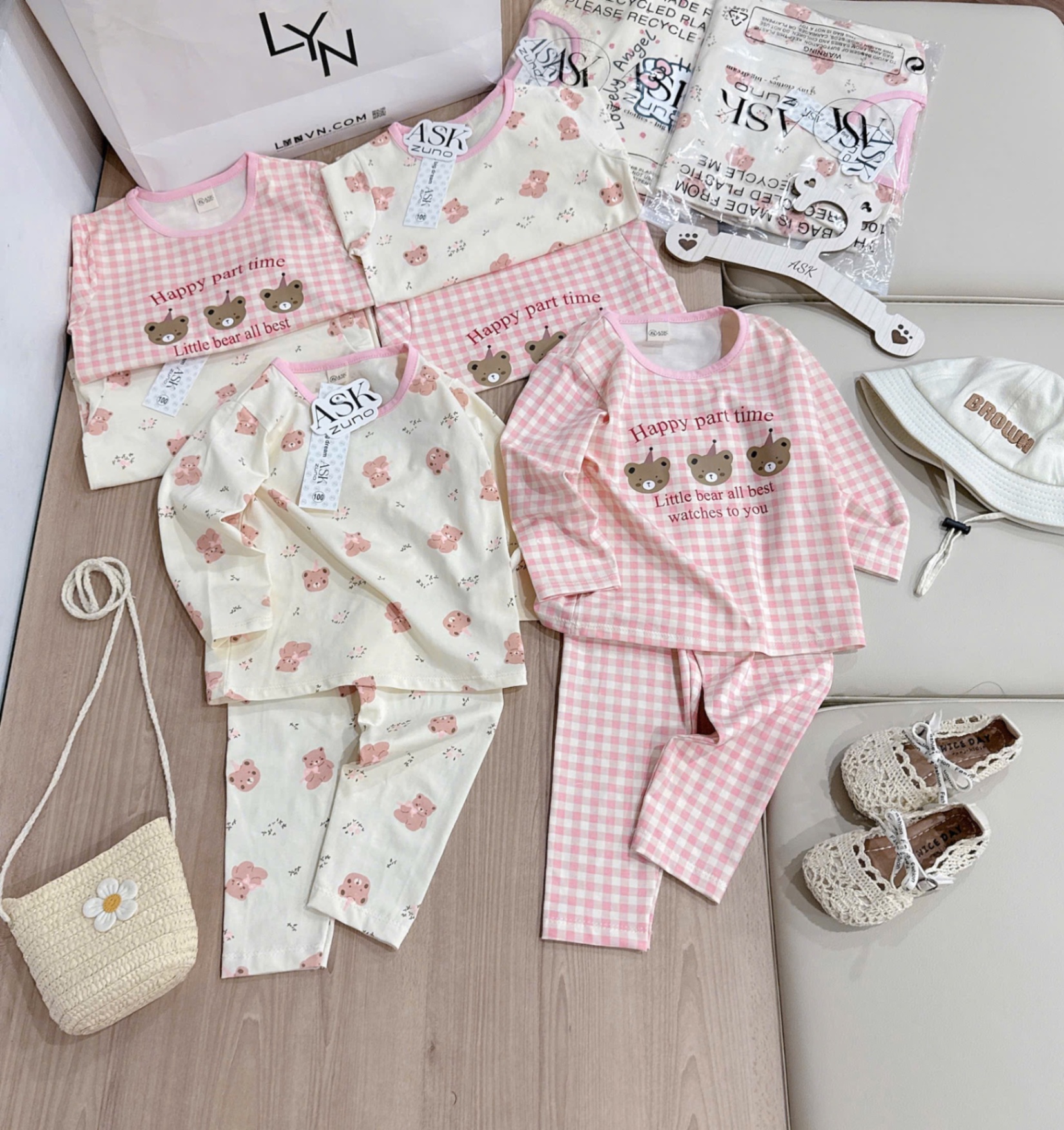 G655 - SET 2 BỘ BÉ GÁI DÀI TAY GẤU Happy be hồng kẻ