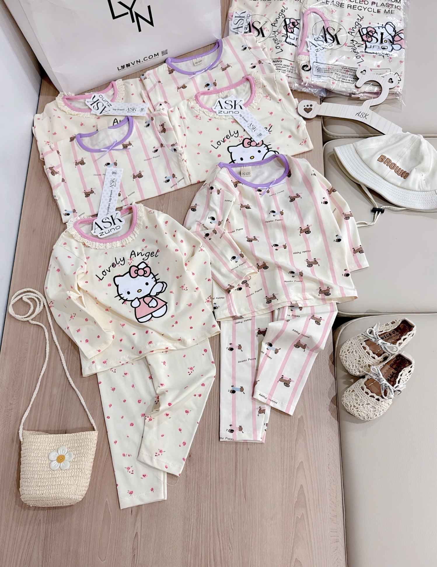 G659 - SET 2 BỘ BÉ GÁI DÀI TAY CHÓ MÈO KITTY MÀU BE