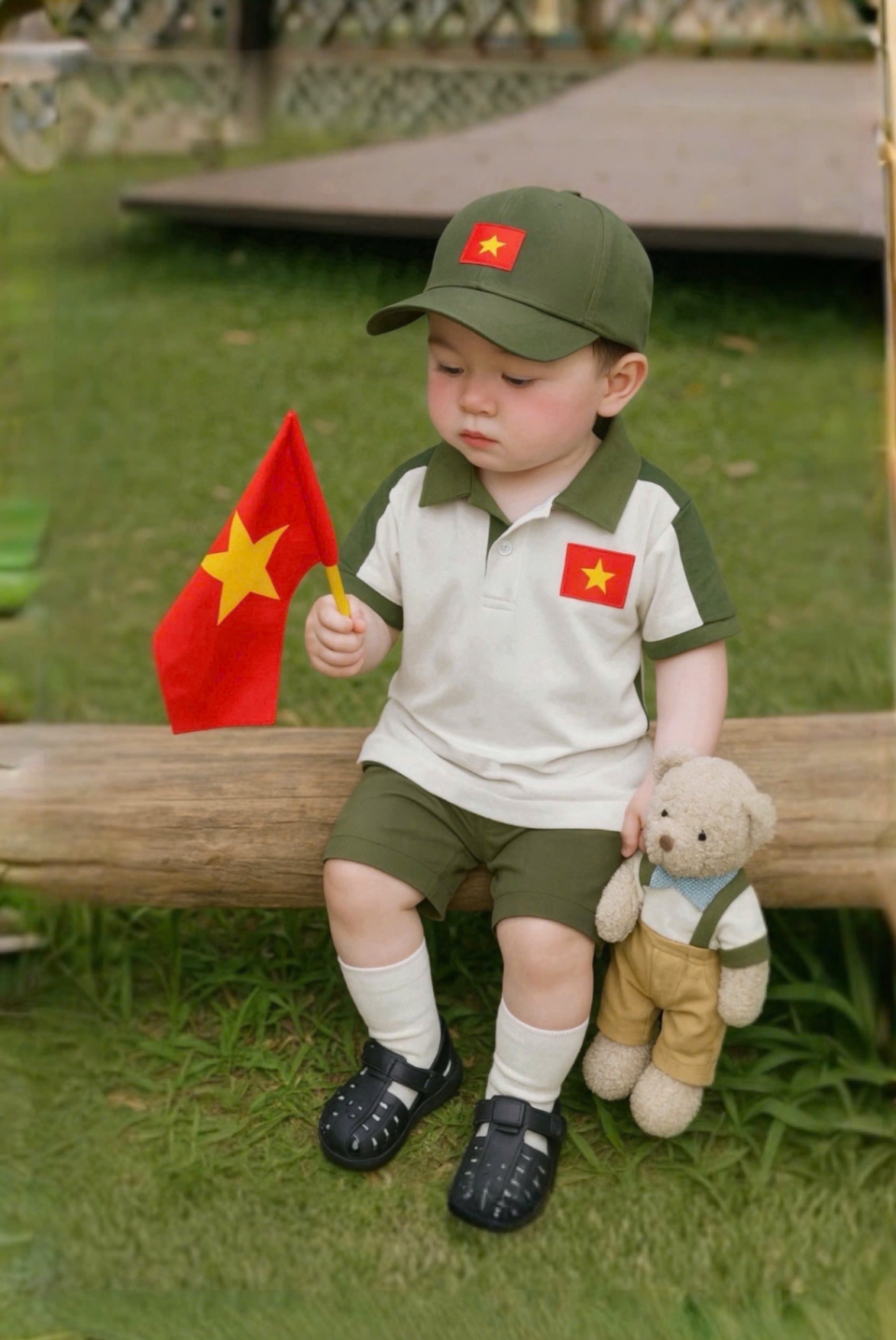 T775 - BỘ ĐÙI BÉ TRAI ÁO POLO TRẮNG PHỐI RÊU BẢN ĐỒ KÈM MŨ