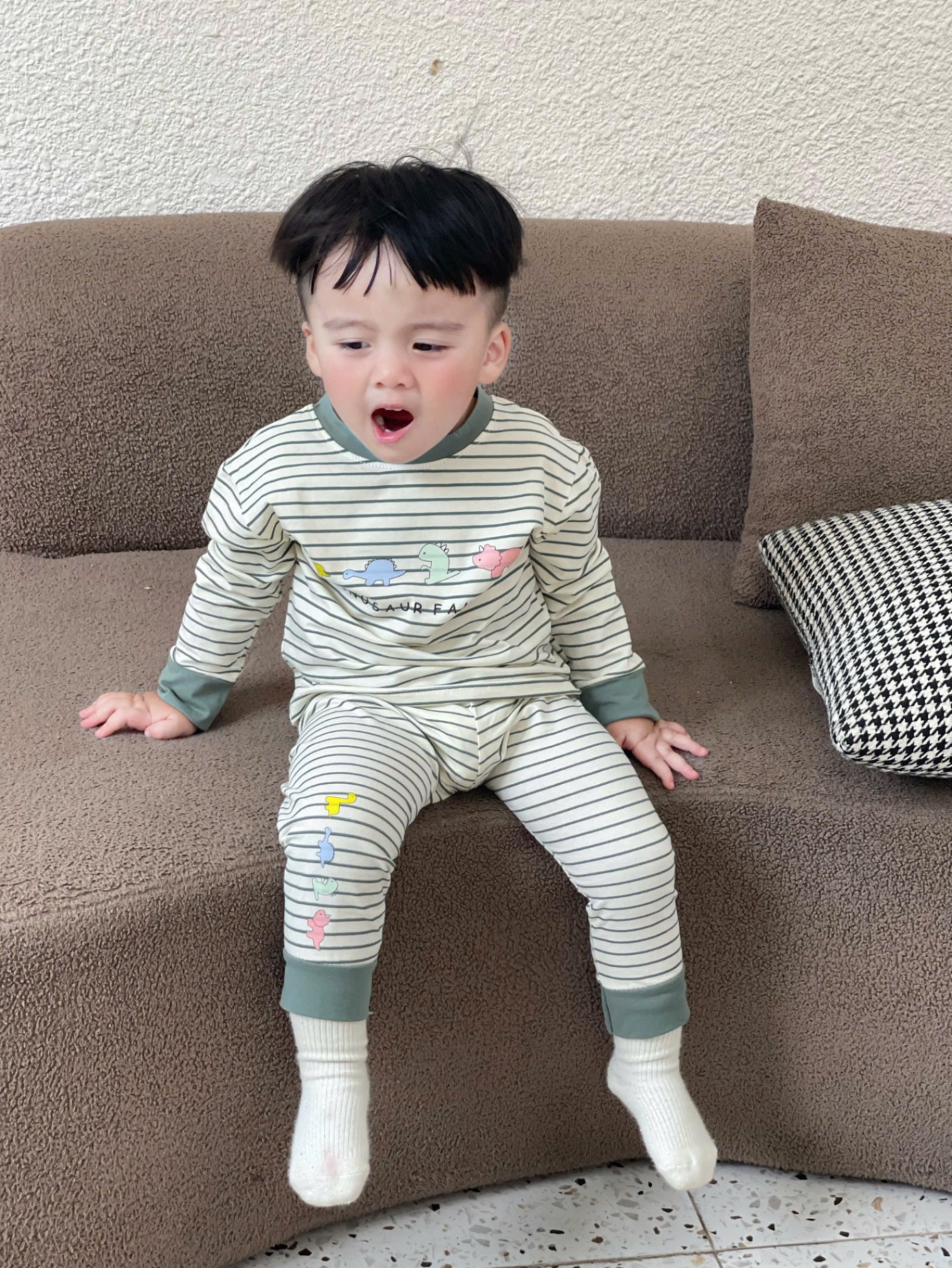 (chờ) T785 - SET 3 BỘ BÉ TRAI DÀI TAY KHỦNG LONG rêu be kẻ