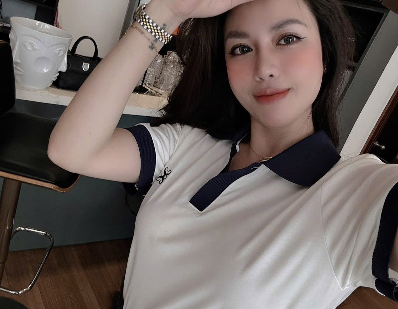 S109 - SET ÁO POLO TRẮNG CỔ THAN THÊU CVAY XẾP LI